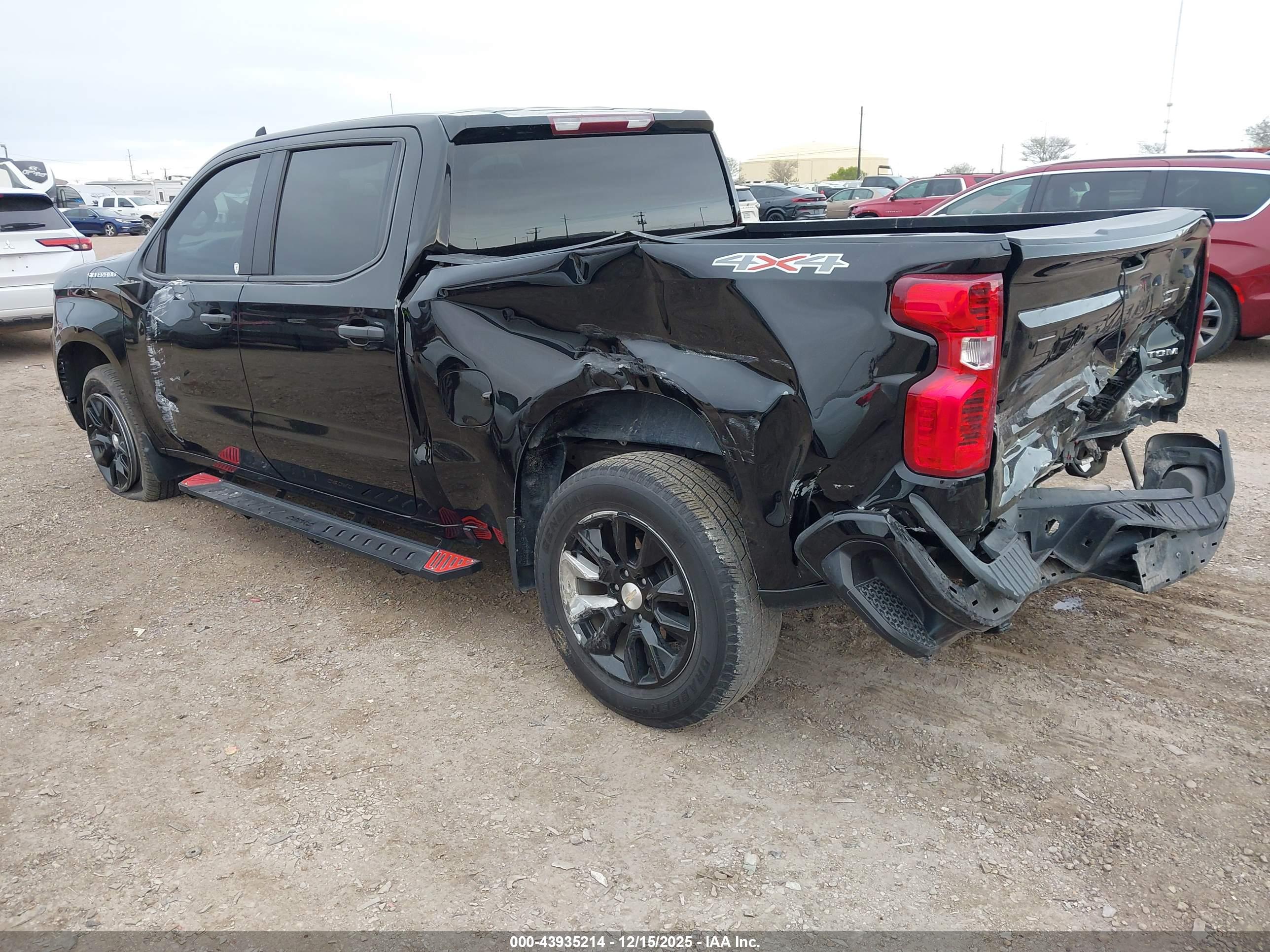 CHEVROLET SILVERADO image 3