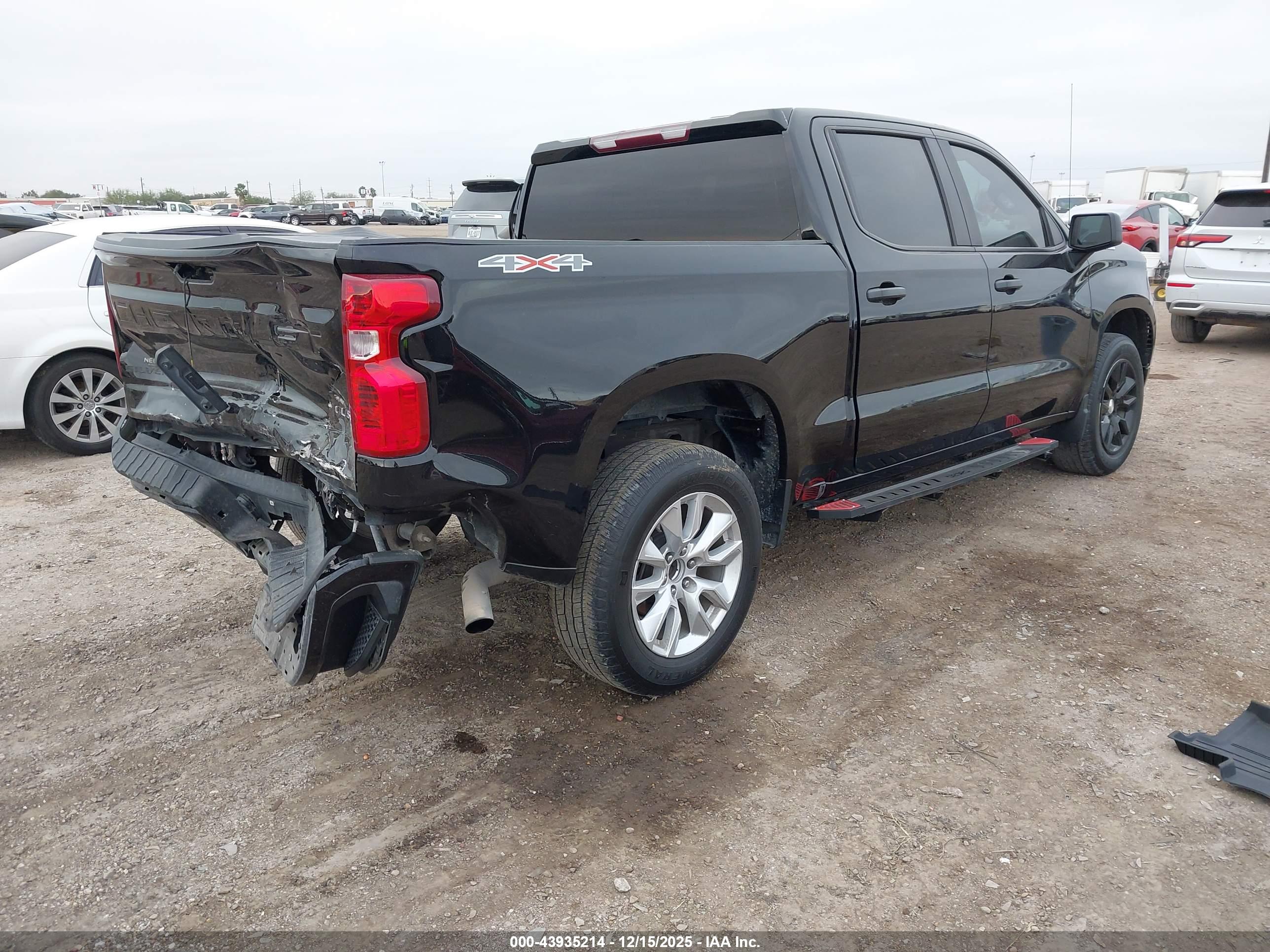 CHEVROLET SILVERADO image 4