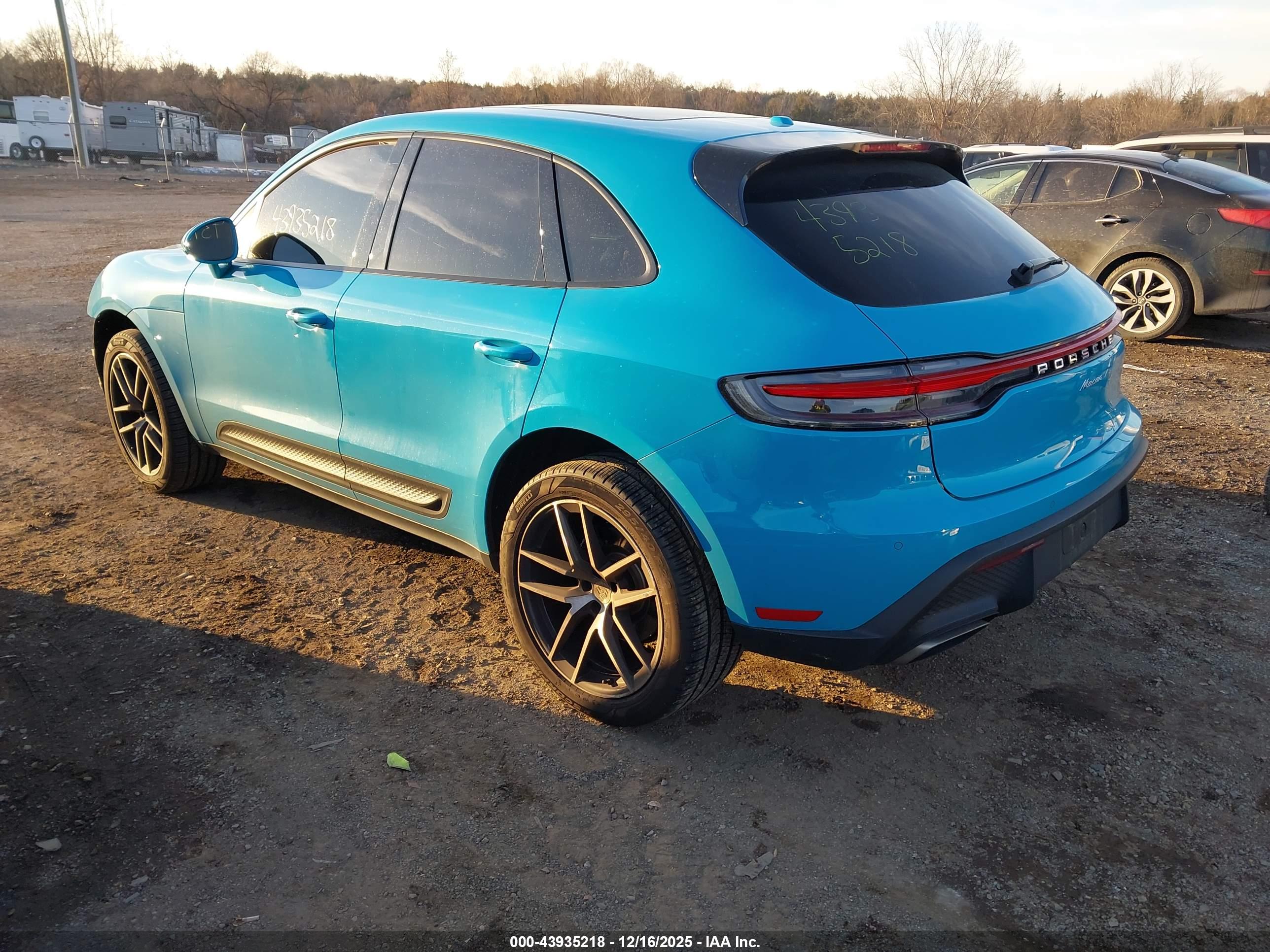 PORSCHE MACAN image 3