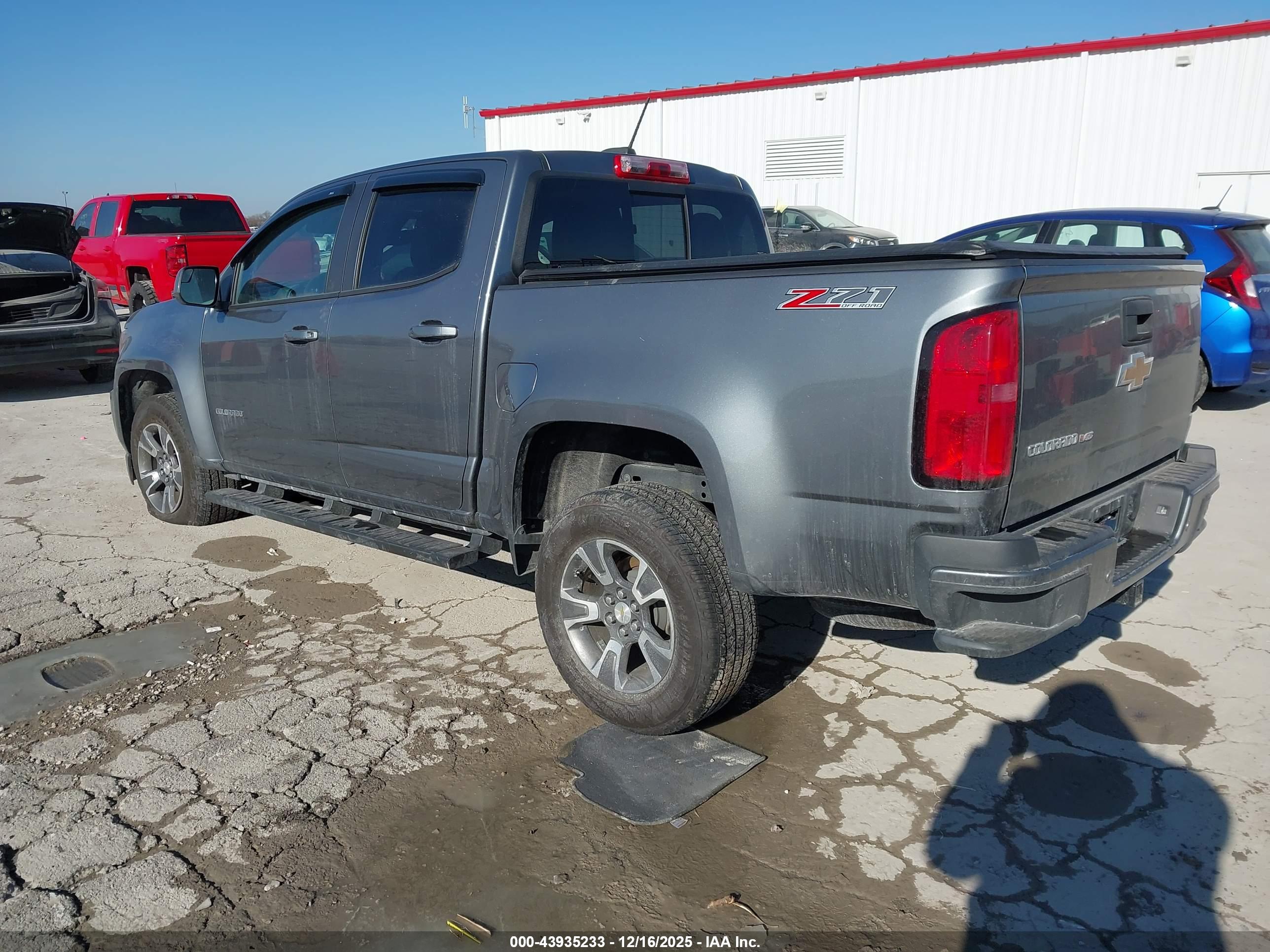 CHEVROLET COLORADO image 3