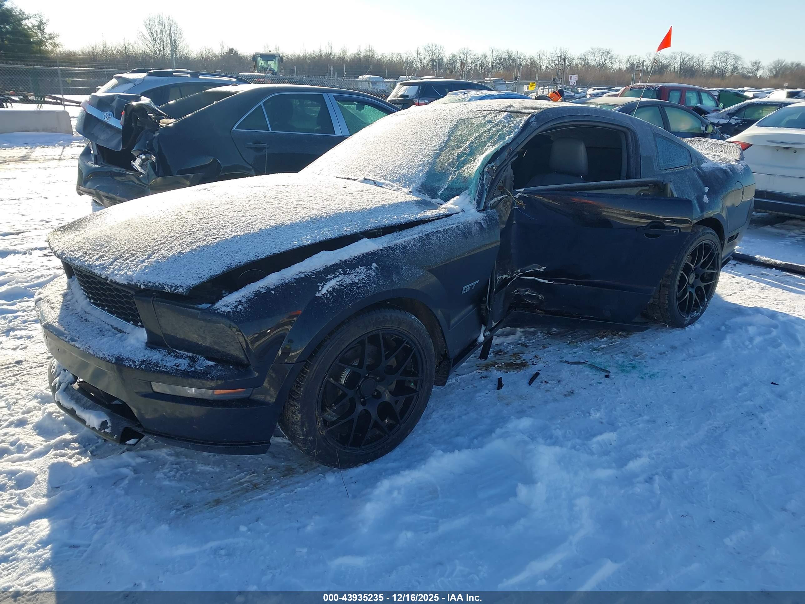FORD MUSTANG image 2