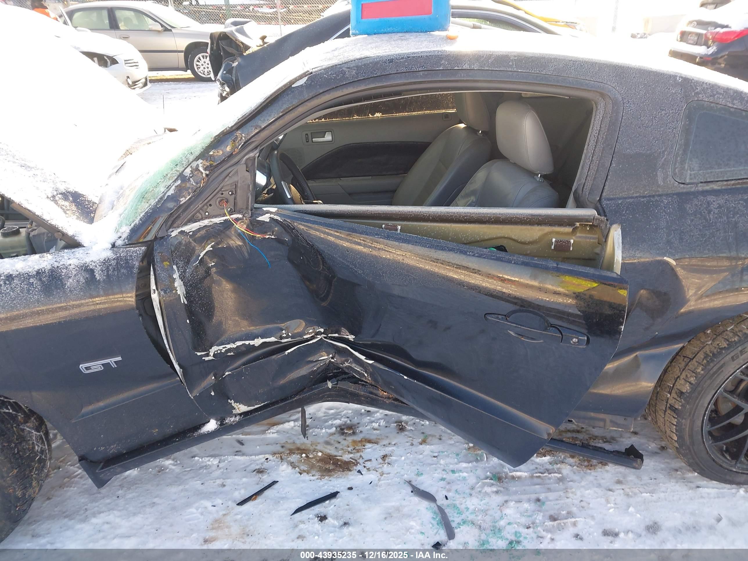 FORD MUSTANG image 6