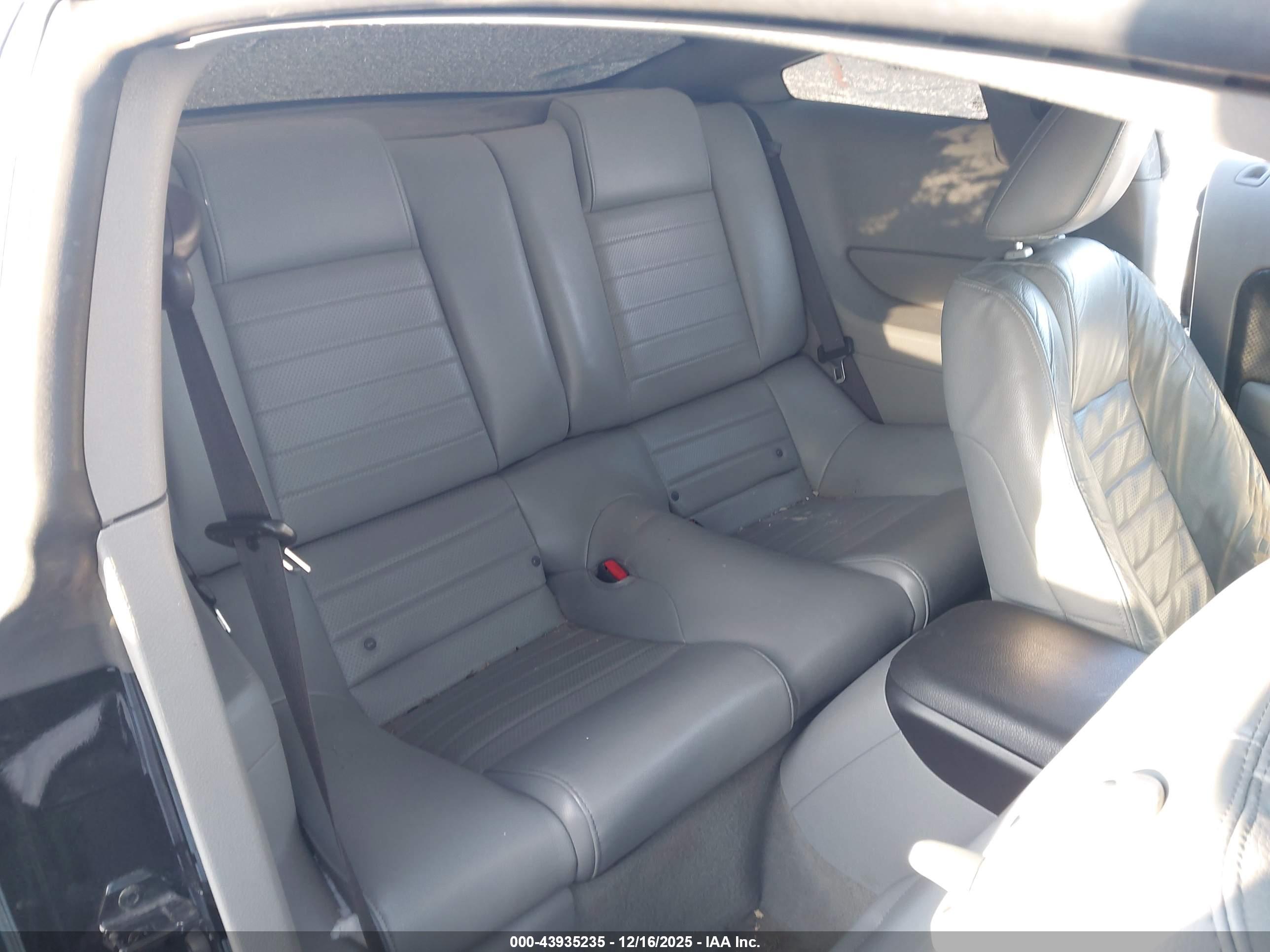 FORD MUSTANG image 8