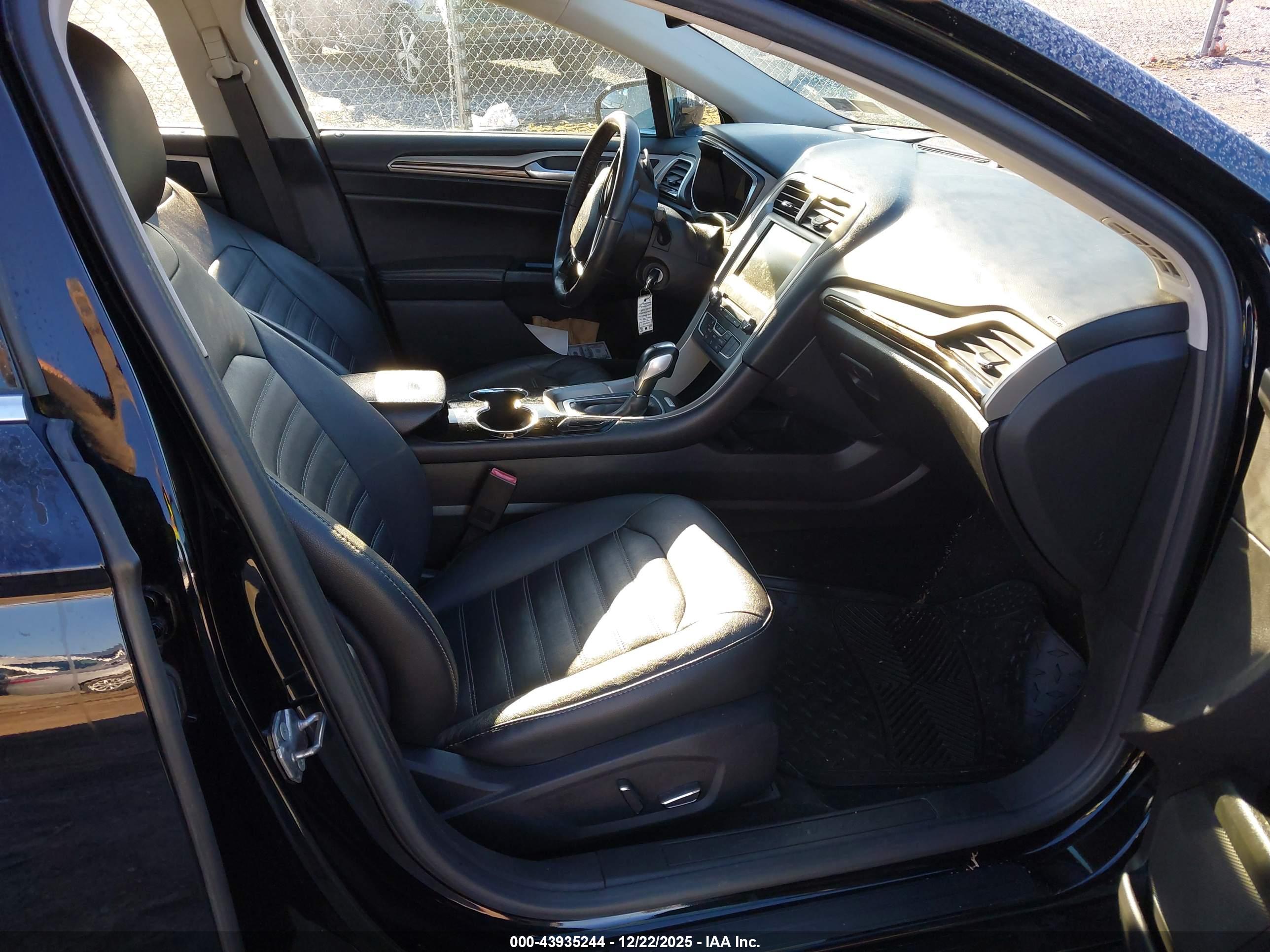 FORD FUSION image 5
