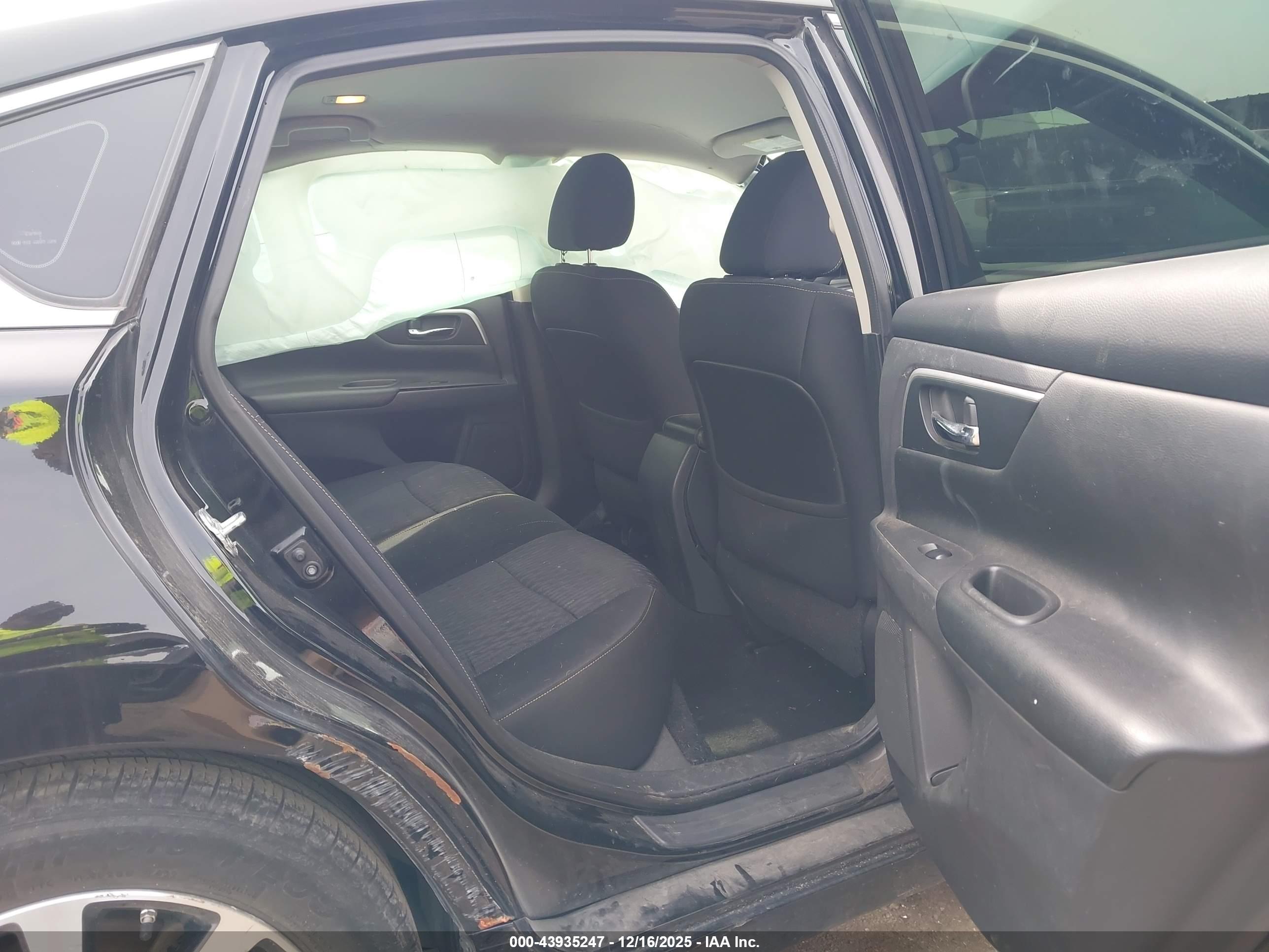 NISSAN ALTIMA image 8