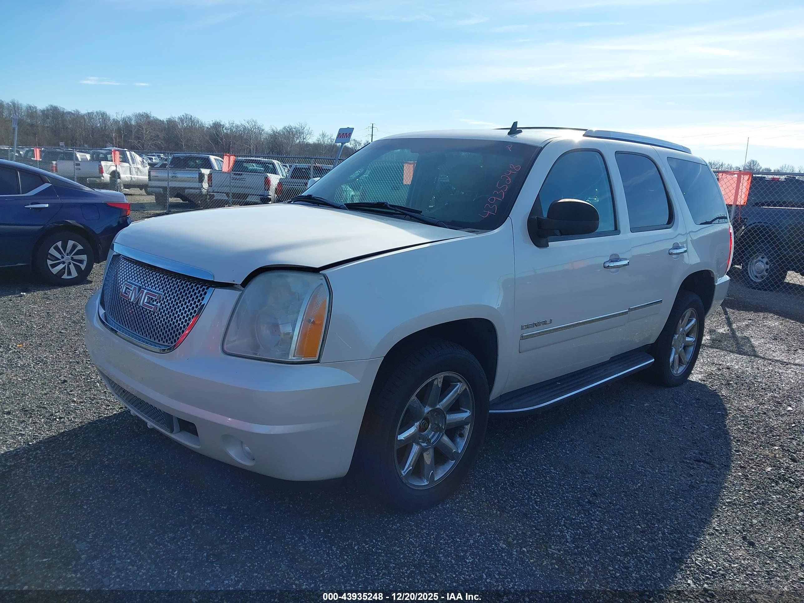 GMC YUKON image 2