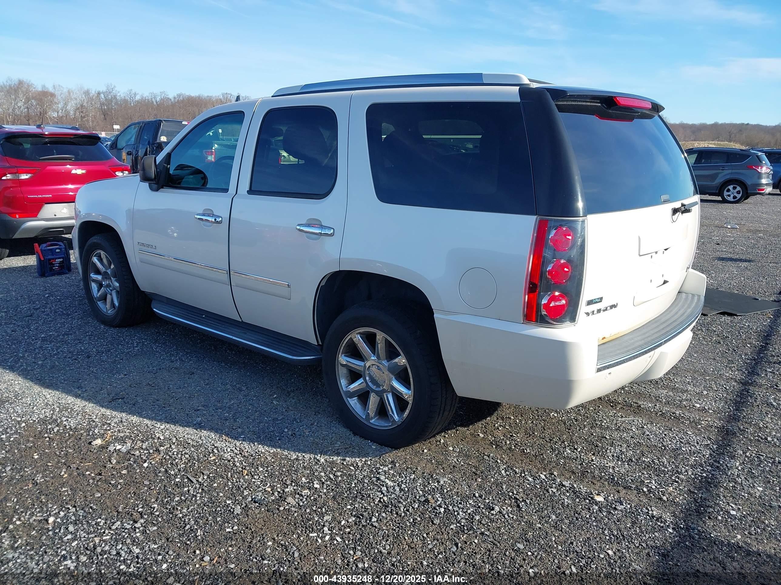 GMC YUKON image 3