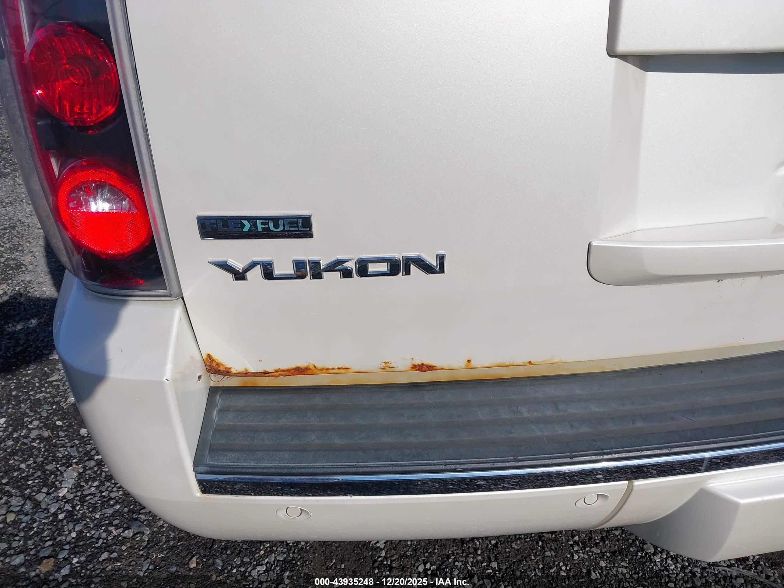 GMC YUKON image 6