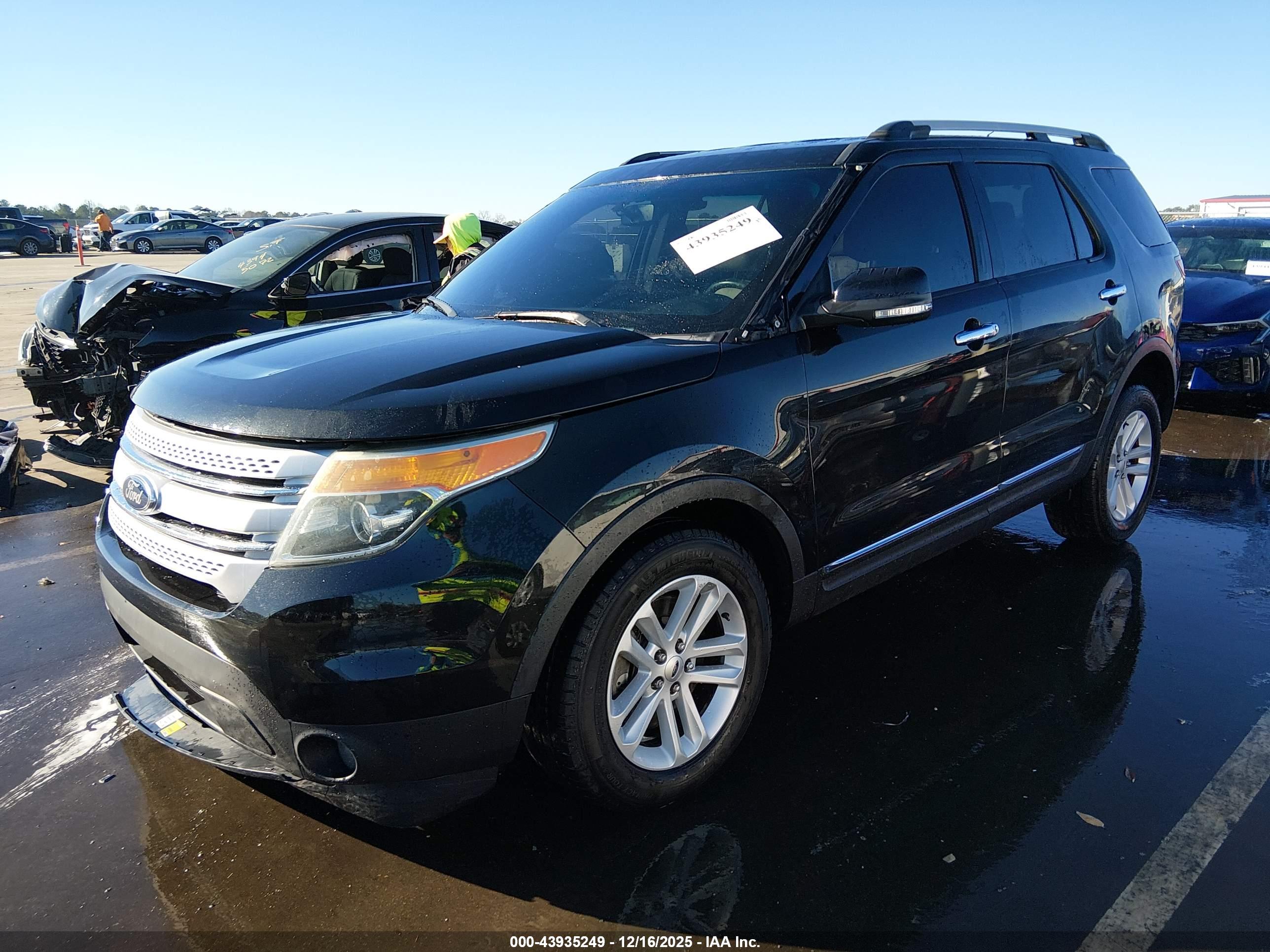 FORD EXPLORER image 2