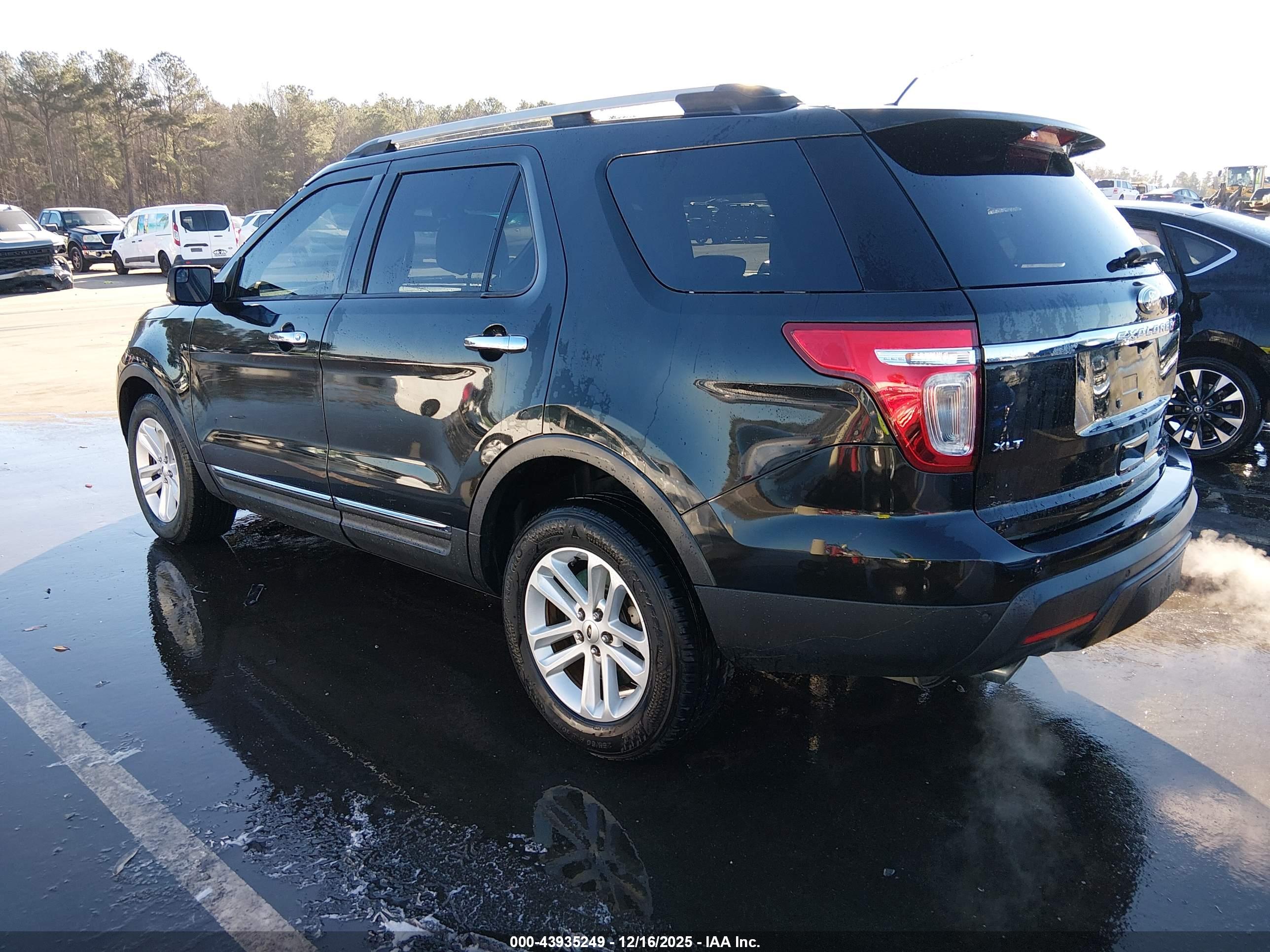 FORD EXPLORER image 3