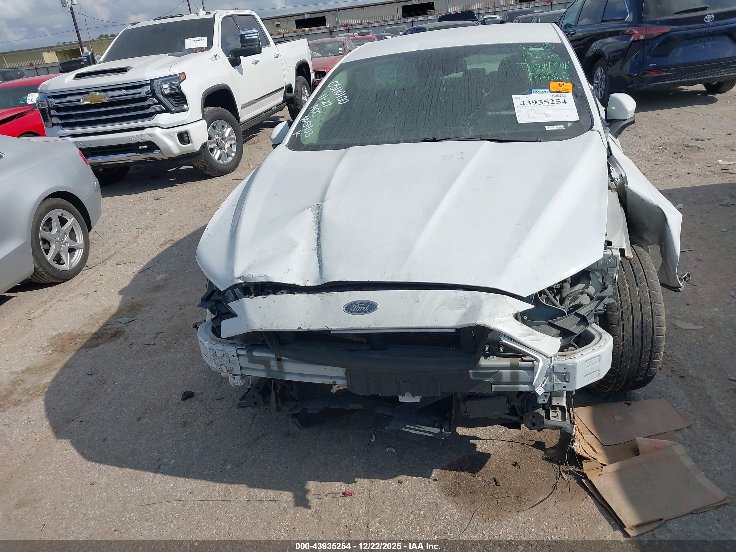 FORD FUSION image 10