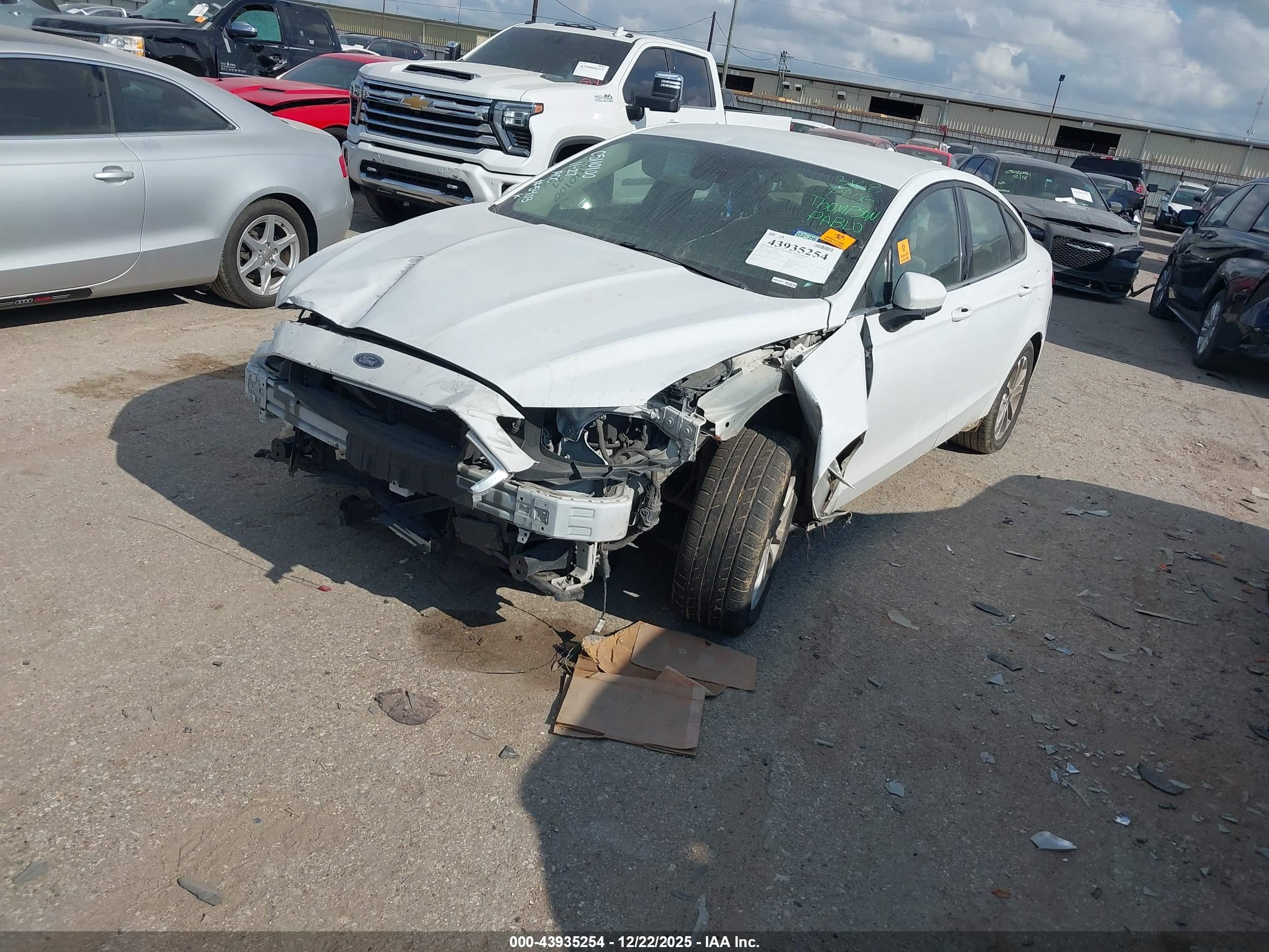 FORD FUSION image 2