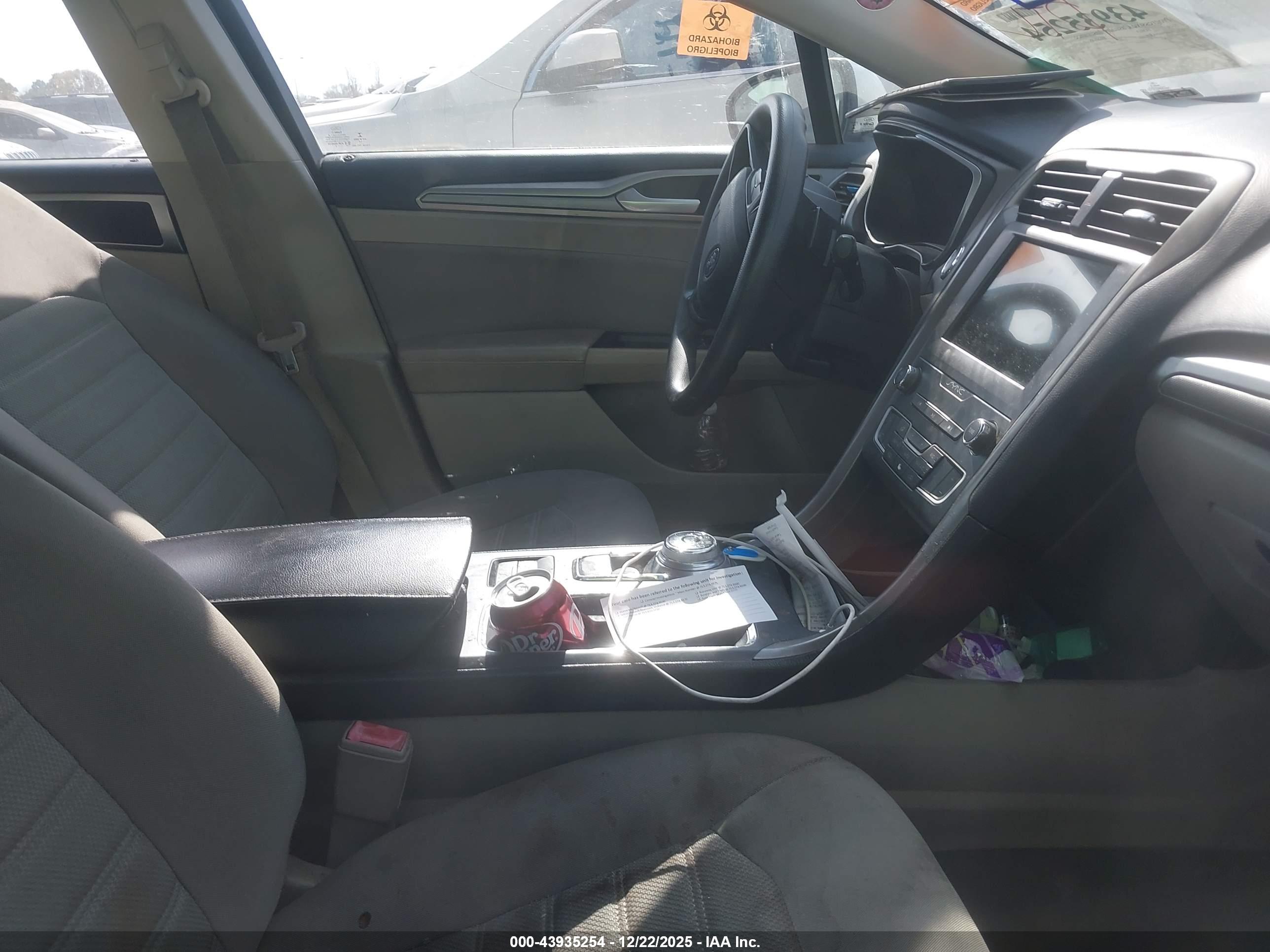 FORD FUSION image 5