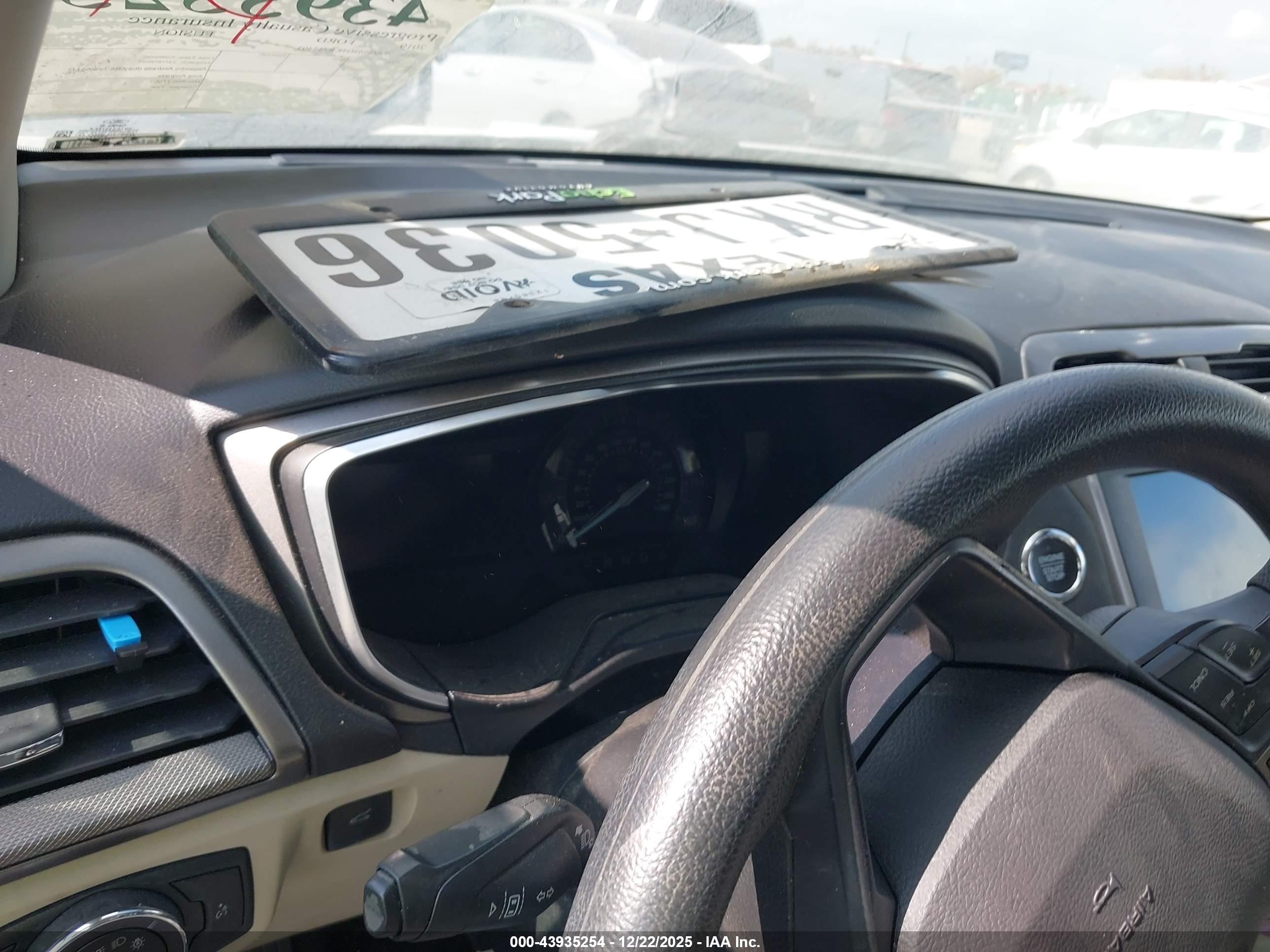 FORD FUSION image 7