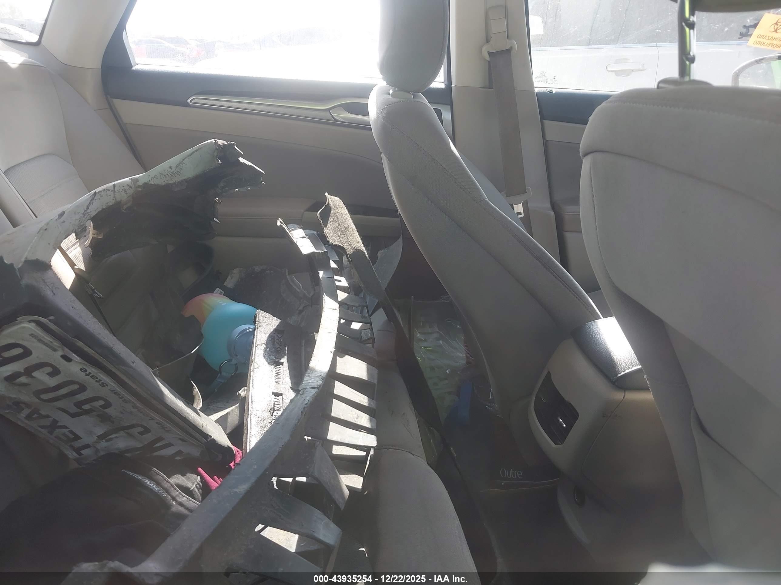FORD FUSION image 8