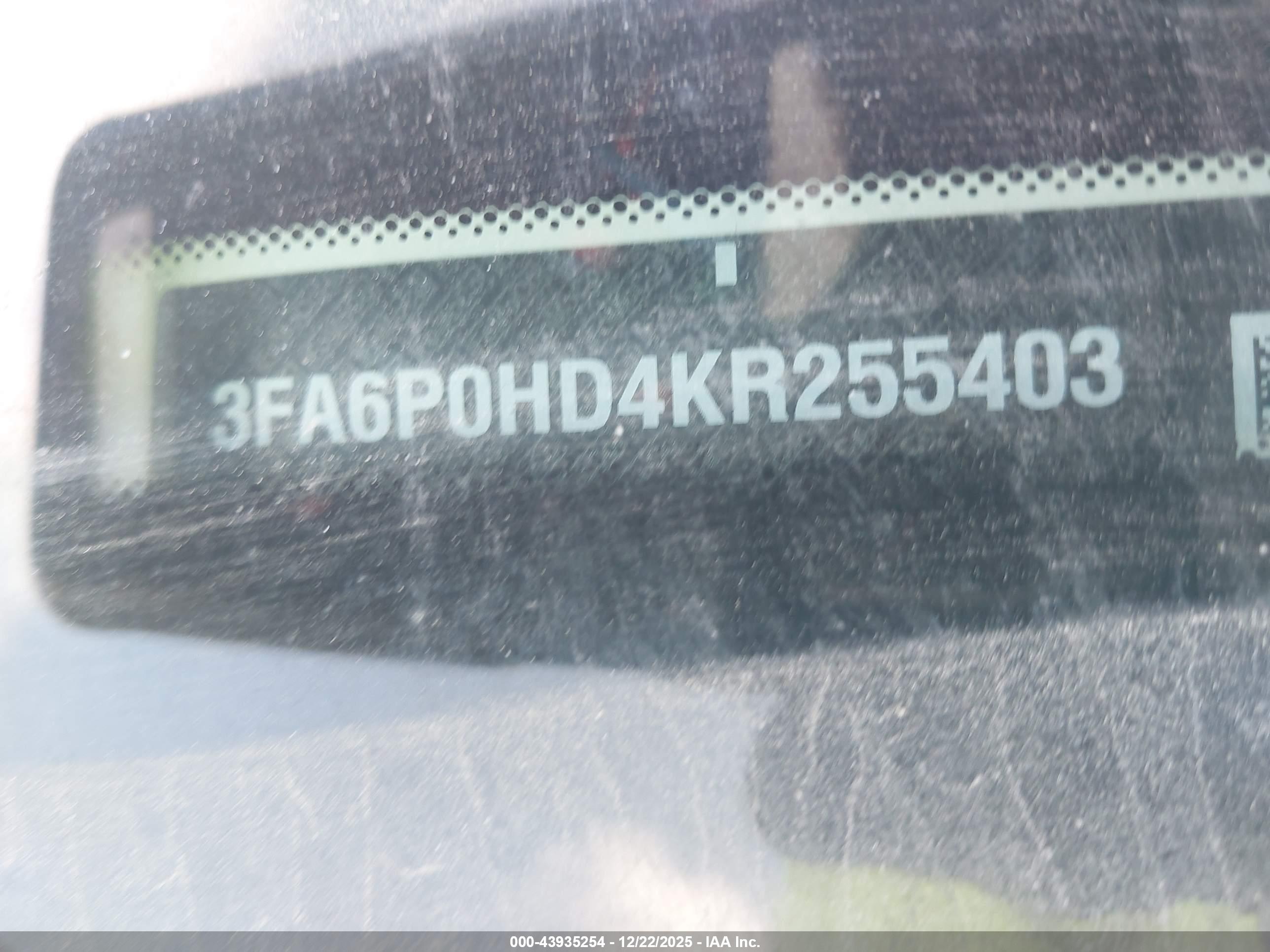 FORD FUSION image 9