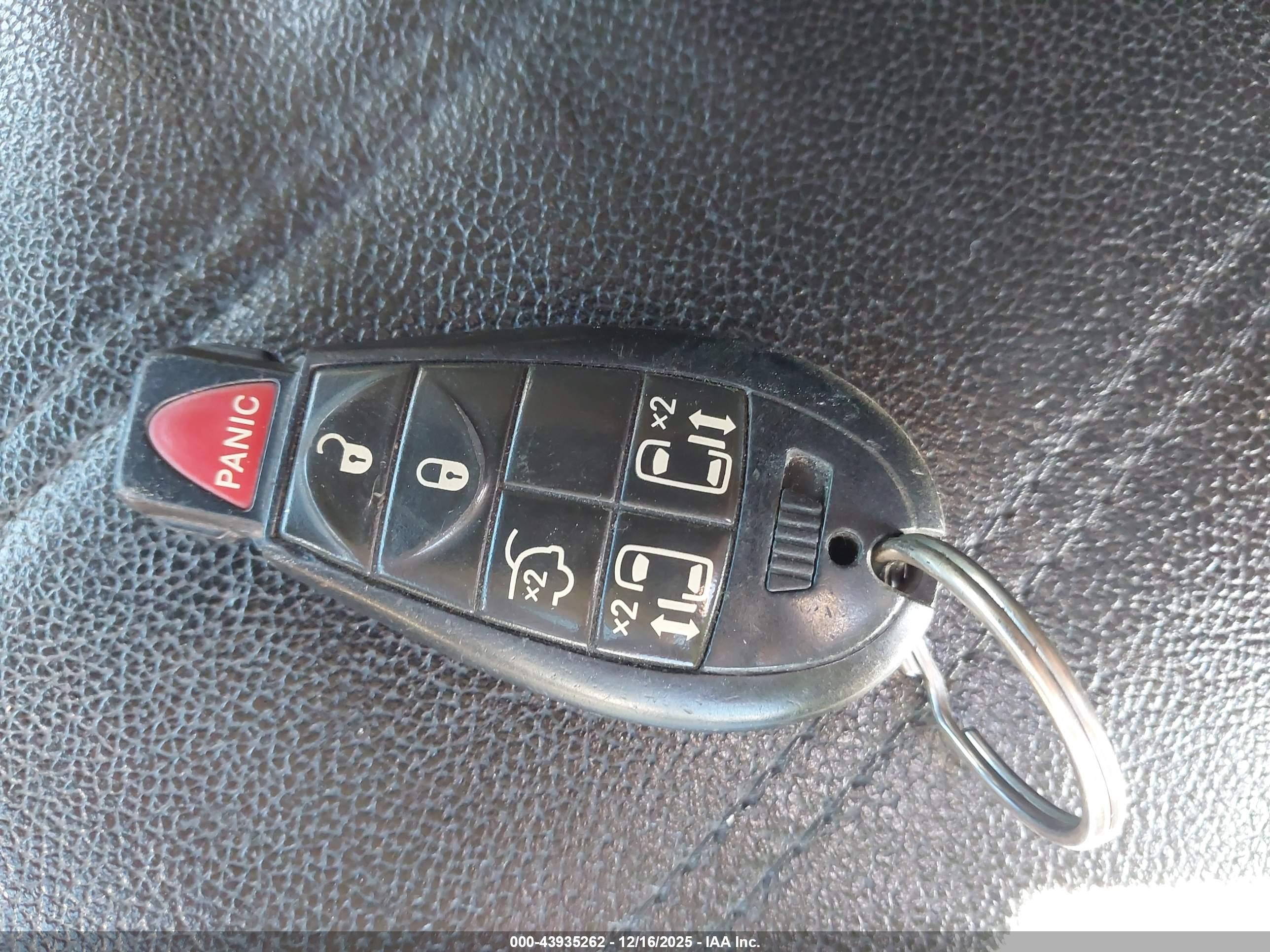 CHRYSLER TOWN image 11
