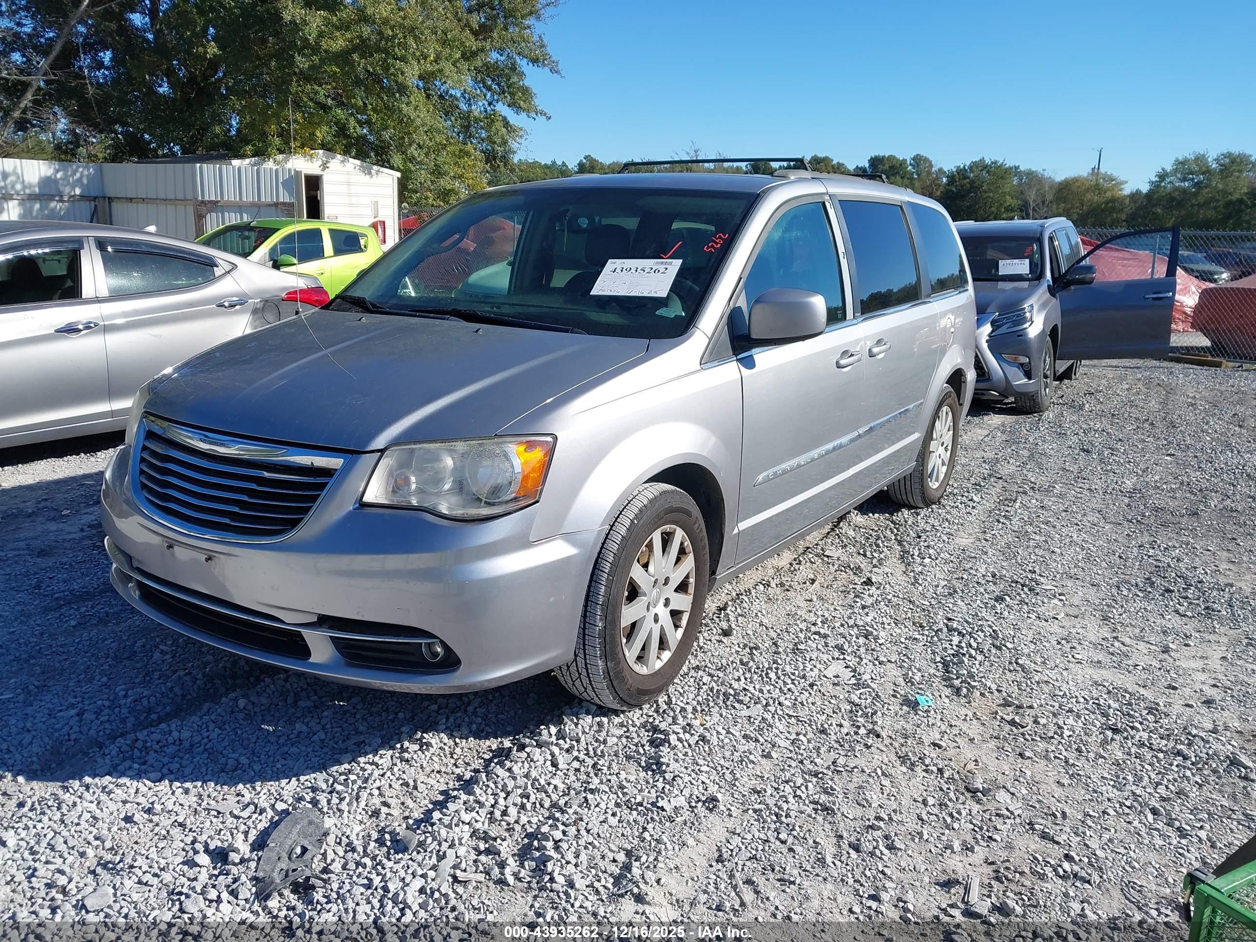 CHRYSLER TOWN image 2