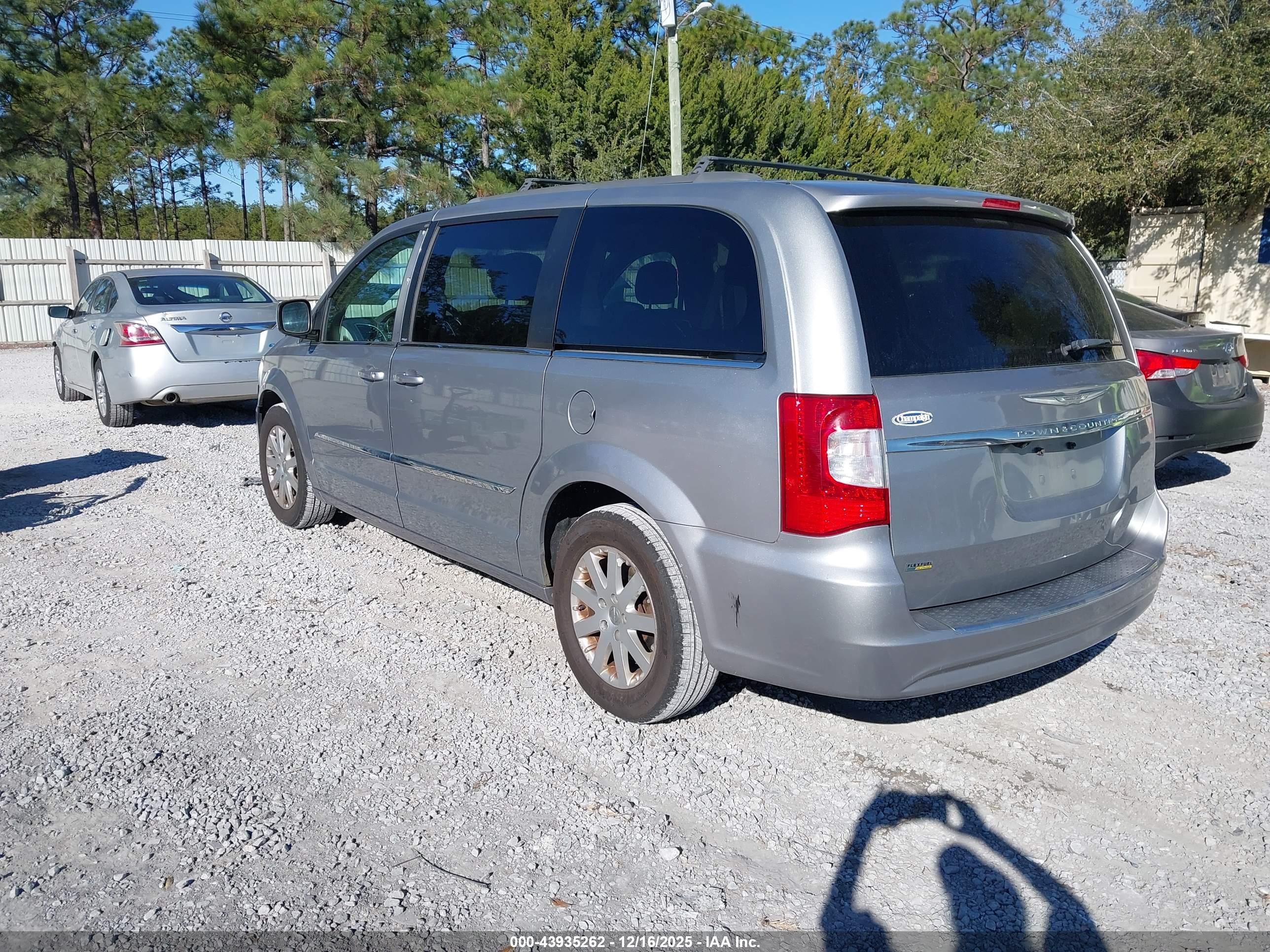 CHRYSLER TOWN image 3