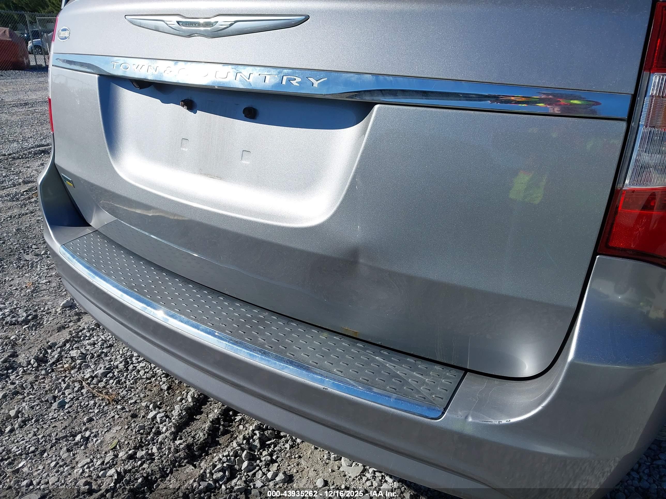 CHRYSLER TOWN image 6
