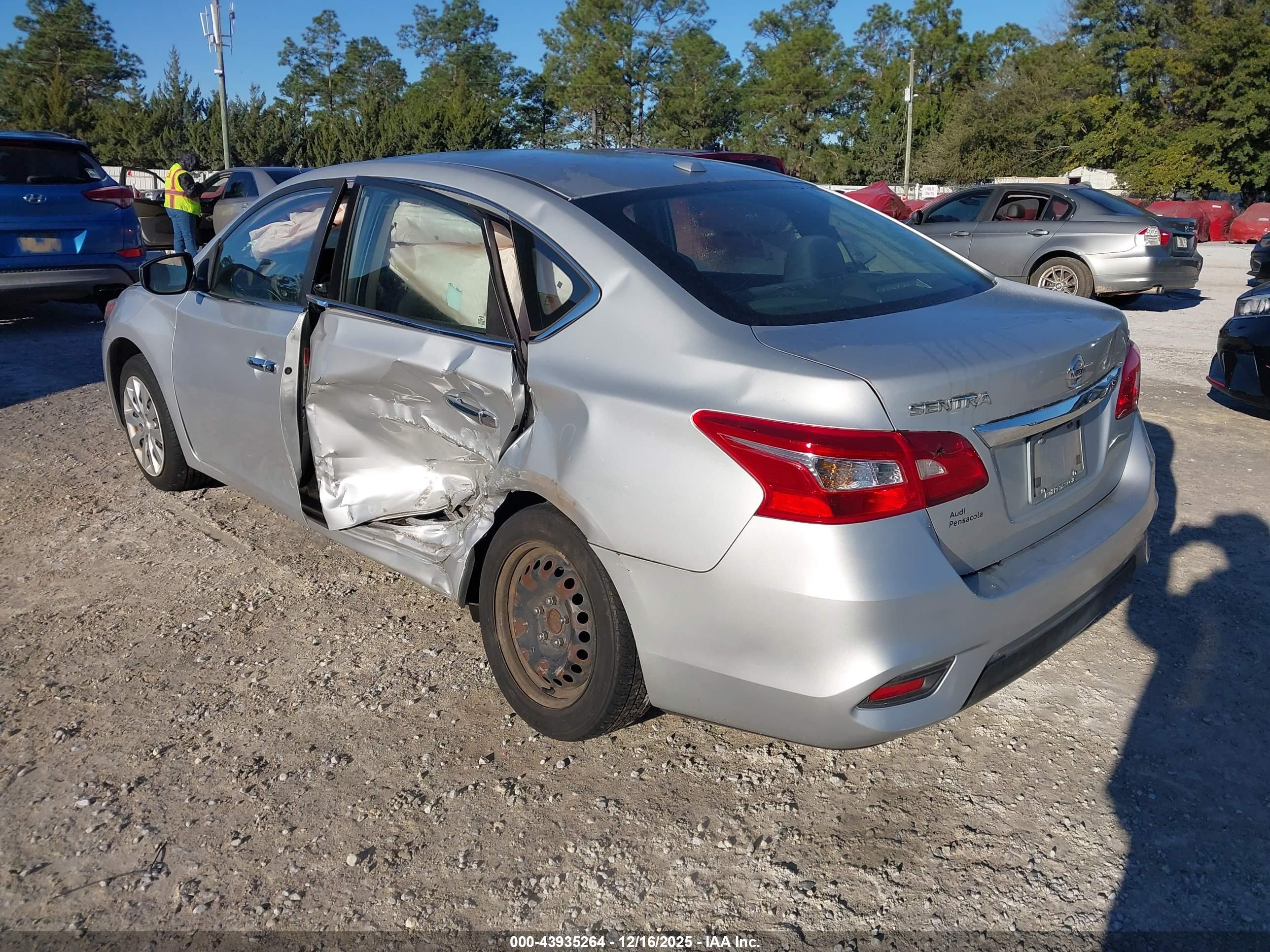 NISSAN SENTRA image 3