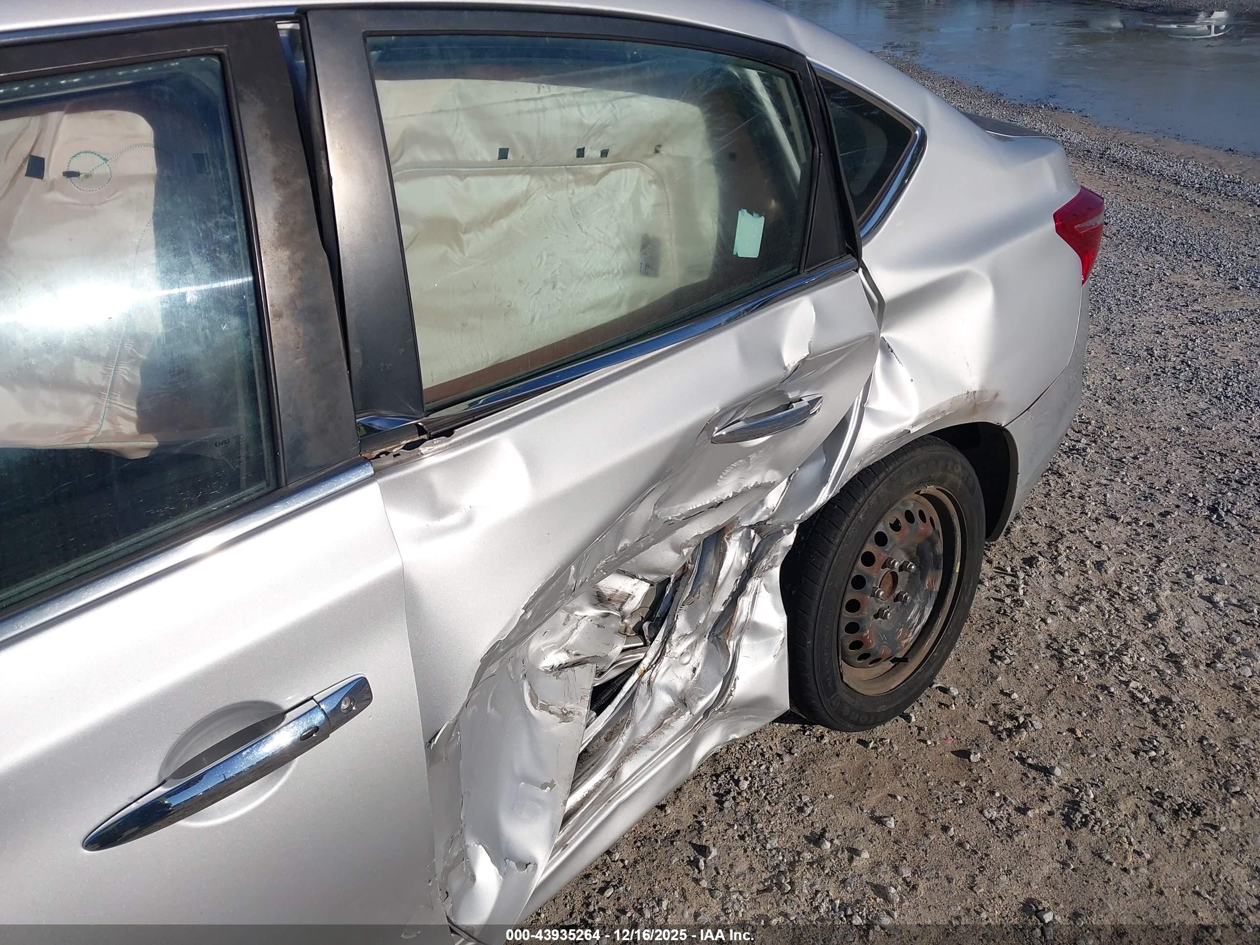 NISSAN SENTRA image 6