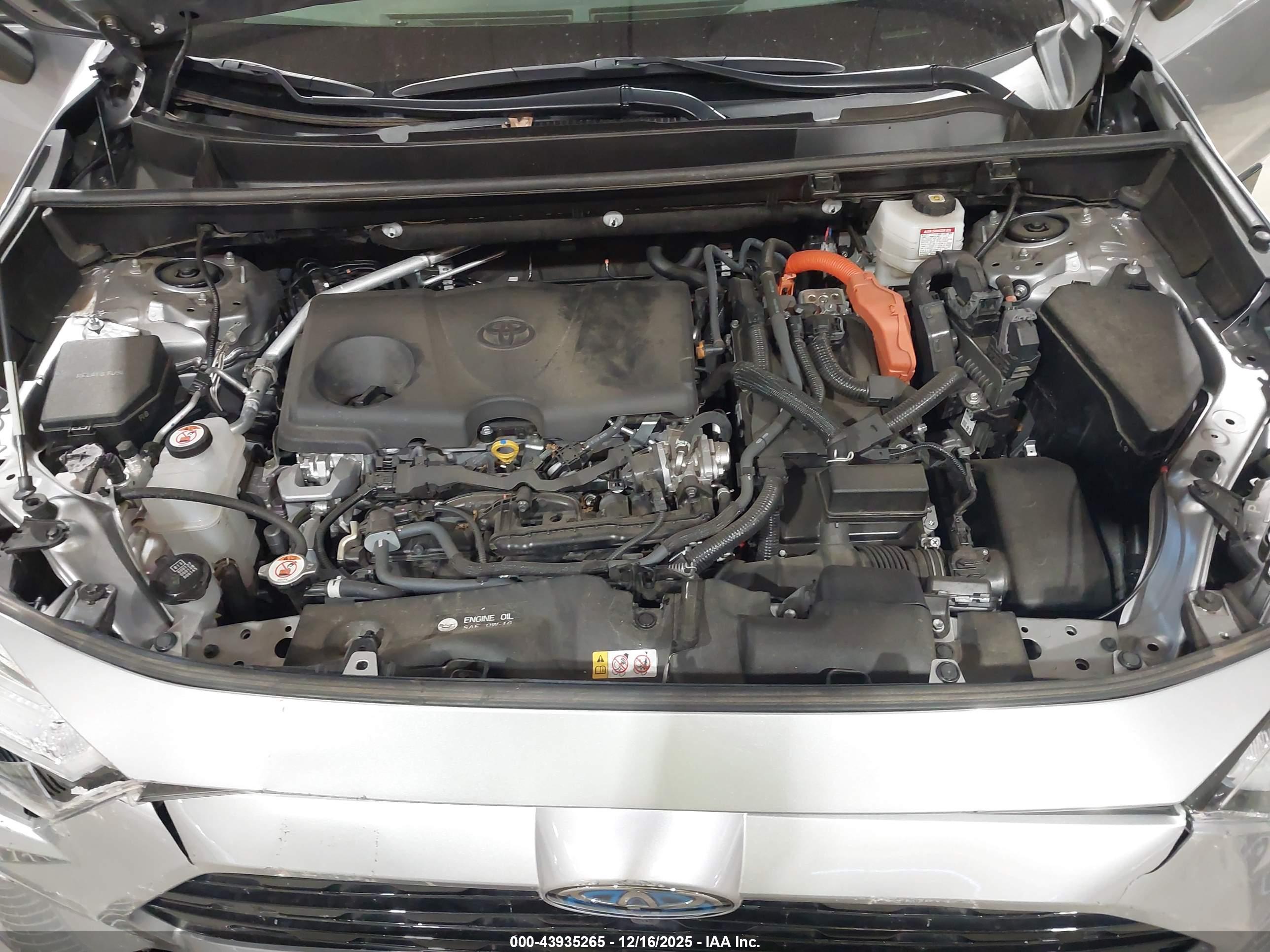 TOYOTA RAV4 image 10