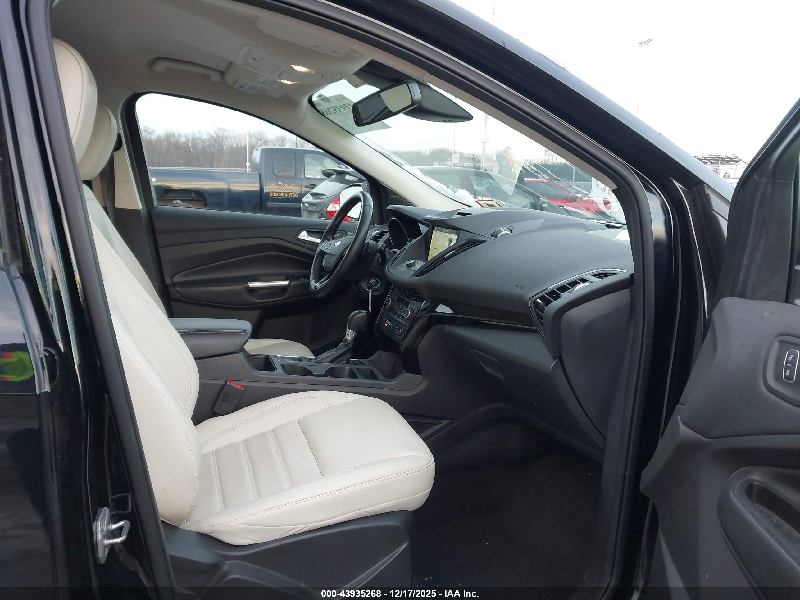 FORD ESCAPE image 5