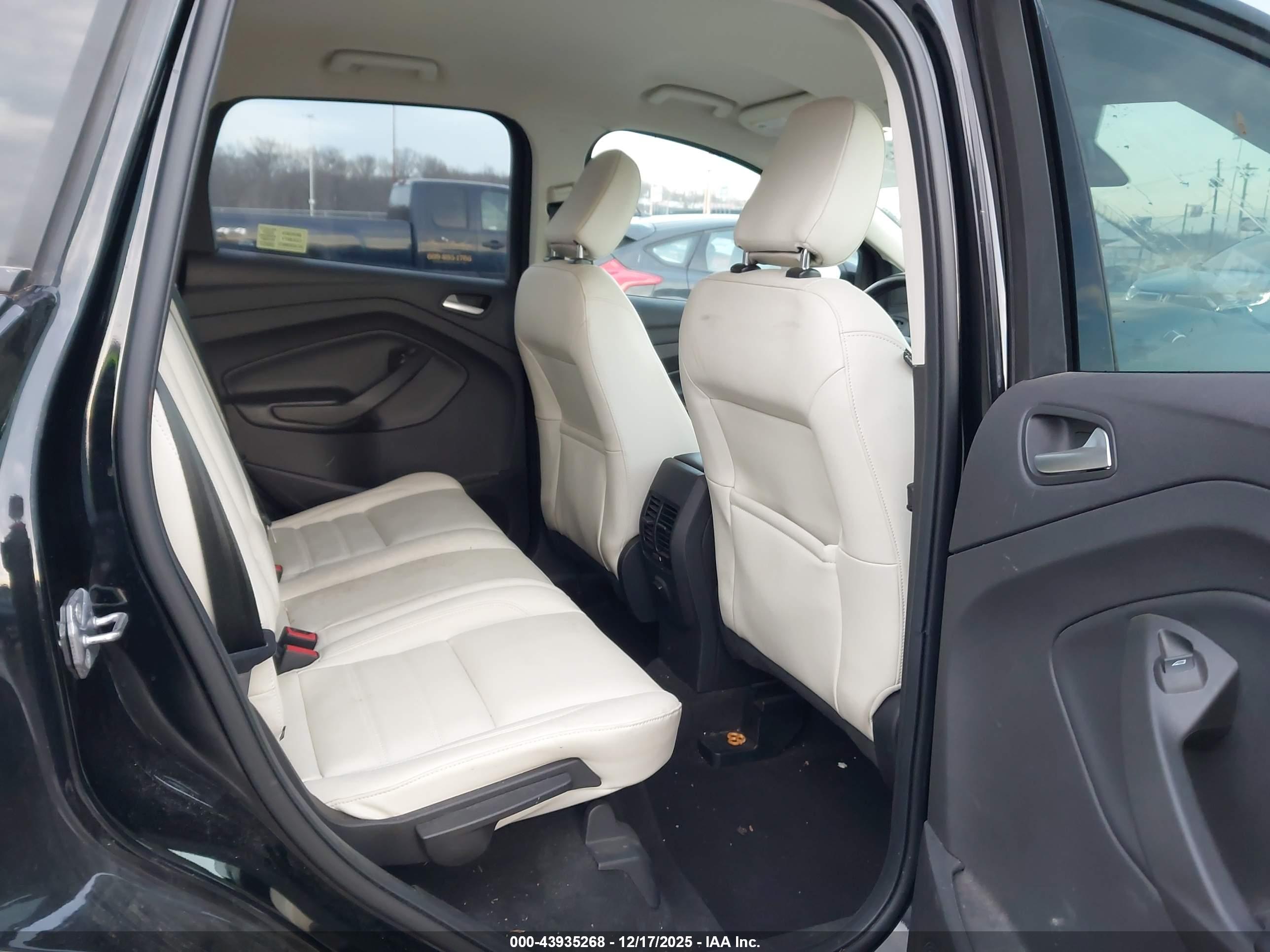 FORD ESCAPE image 8