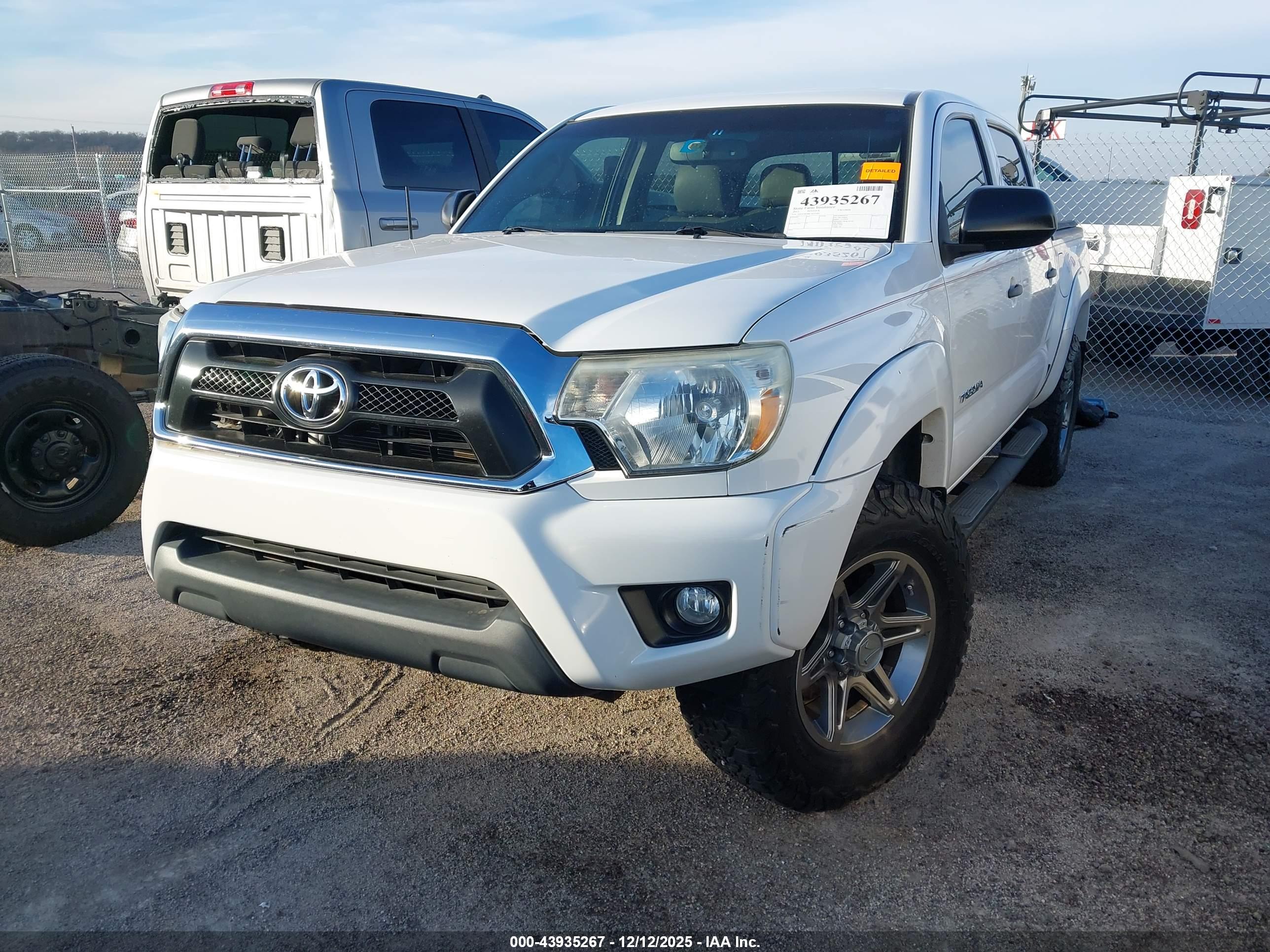TOYOTA TACOMA image 2