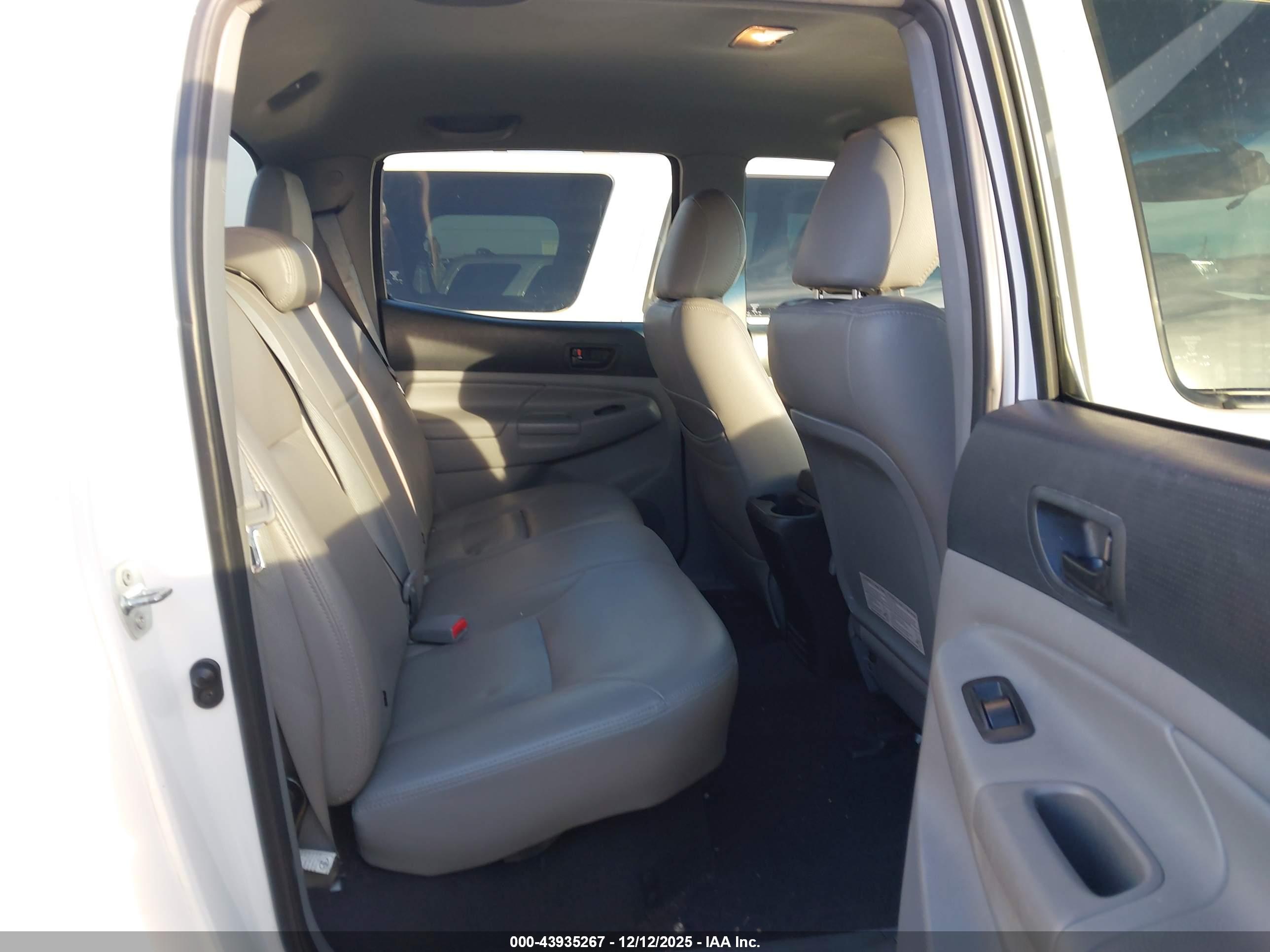 TOYOTA TACOMA image 8