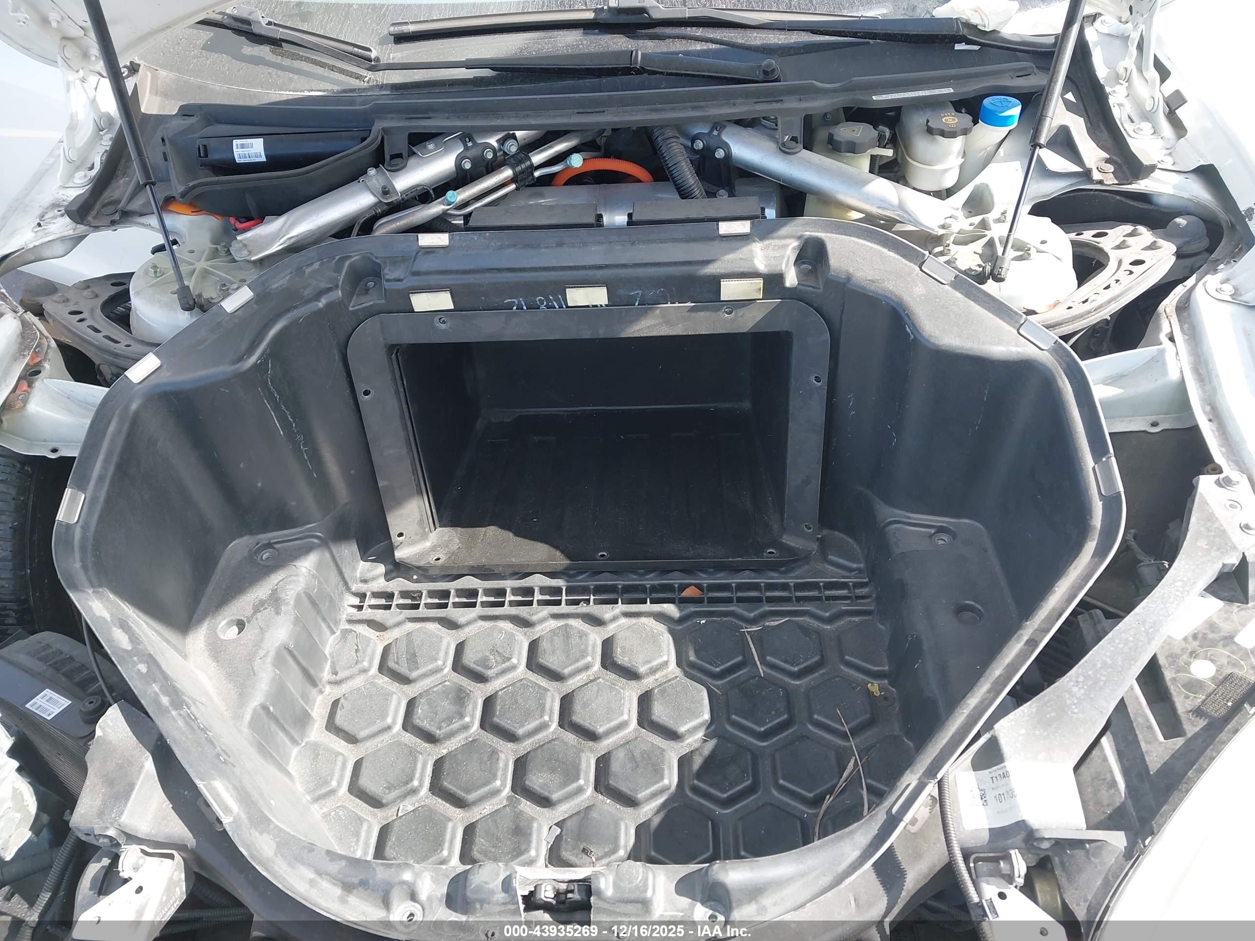TESLA MODEL image 10