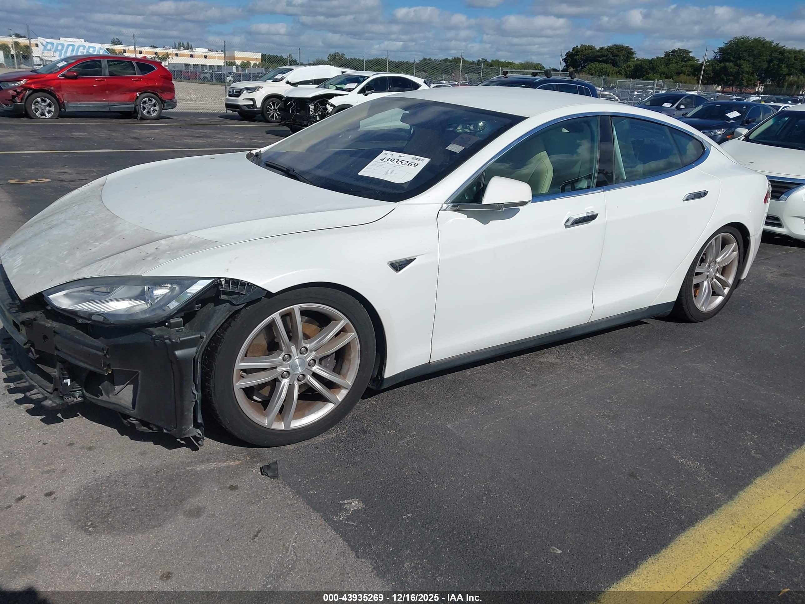 TESLA MODEL image 2