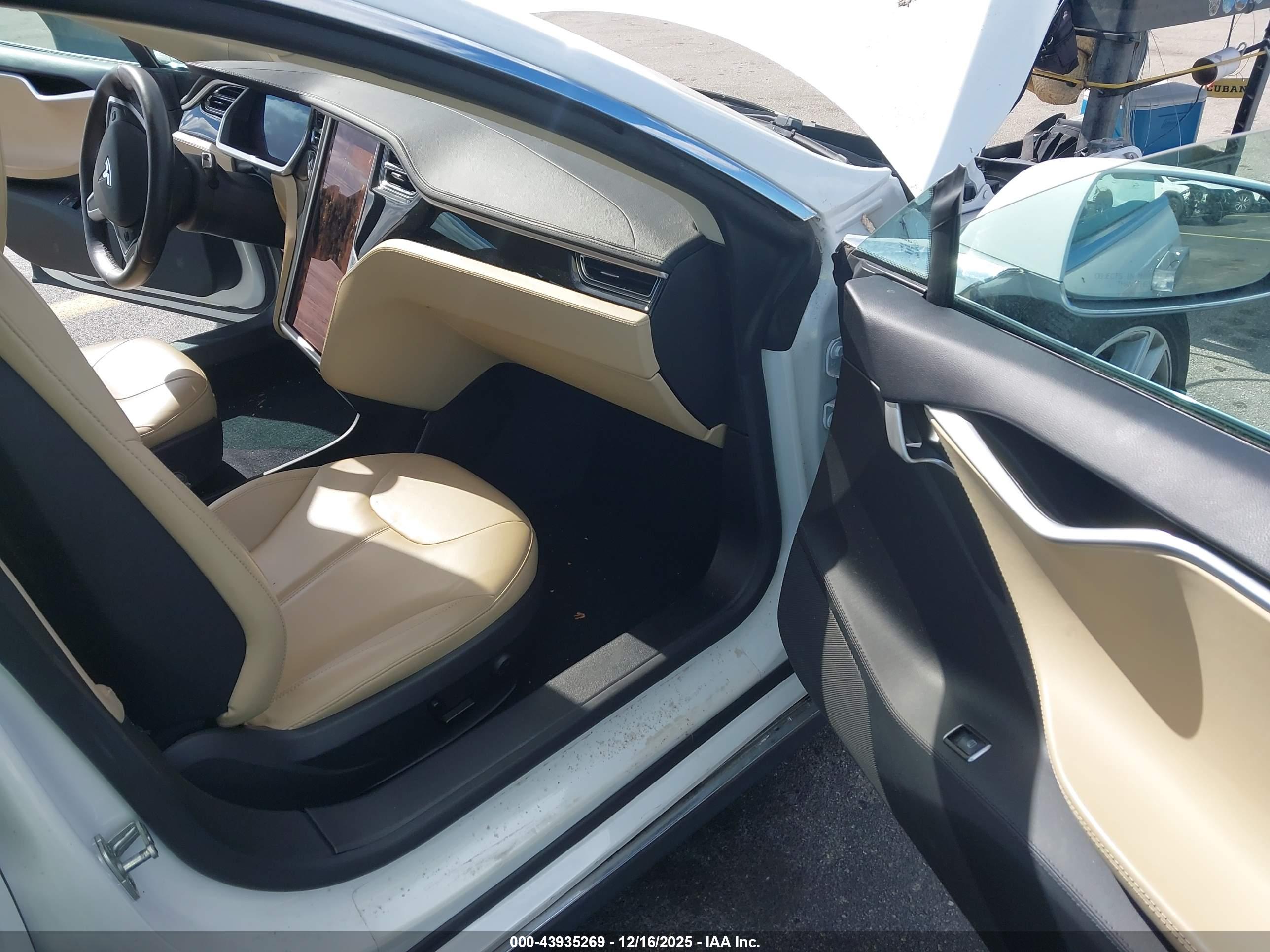 TESLA MODEL image 5