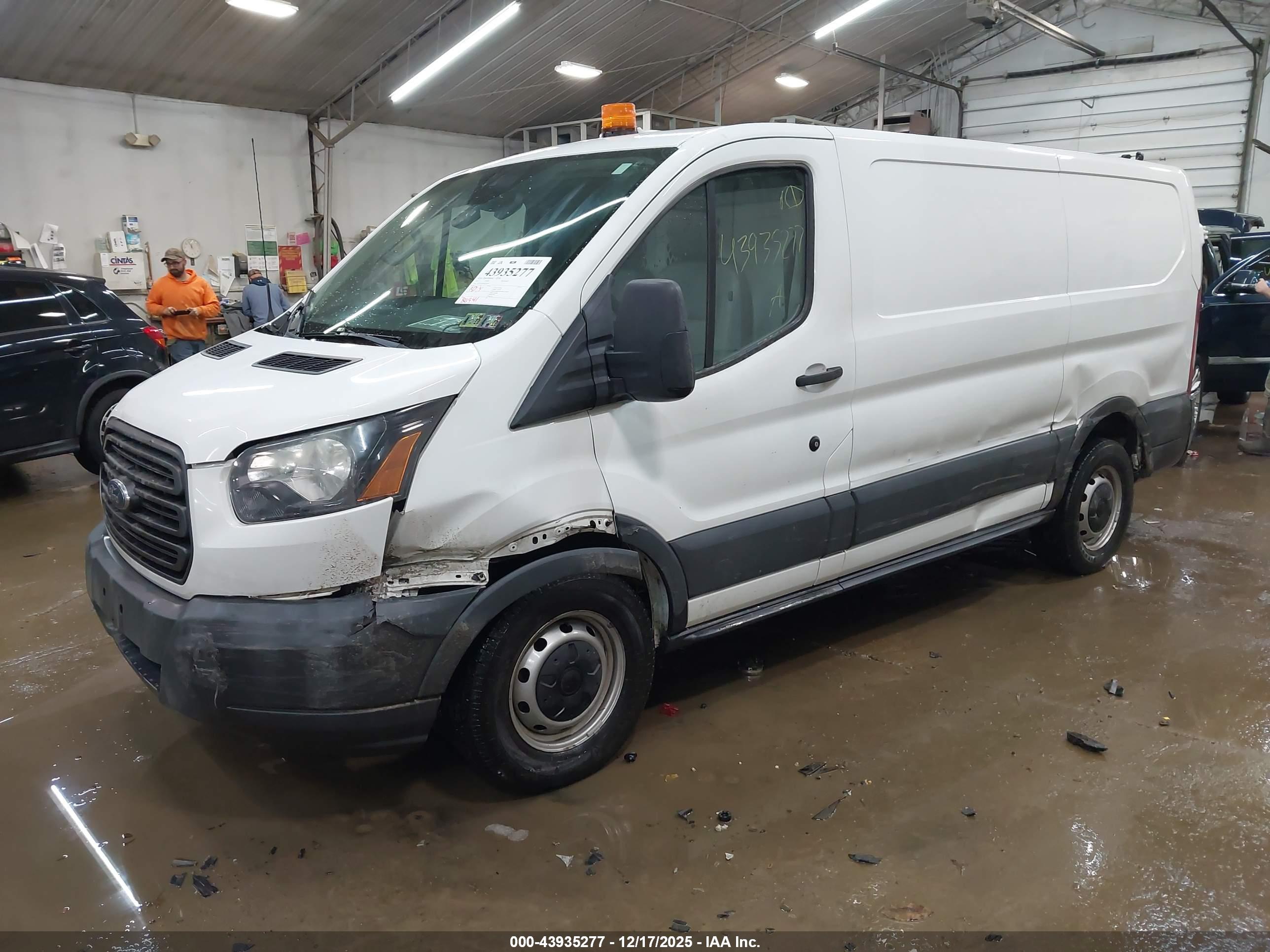 FORD TRANSIT image 2