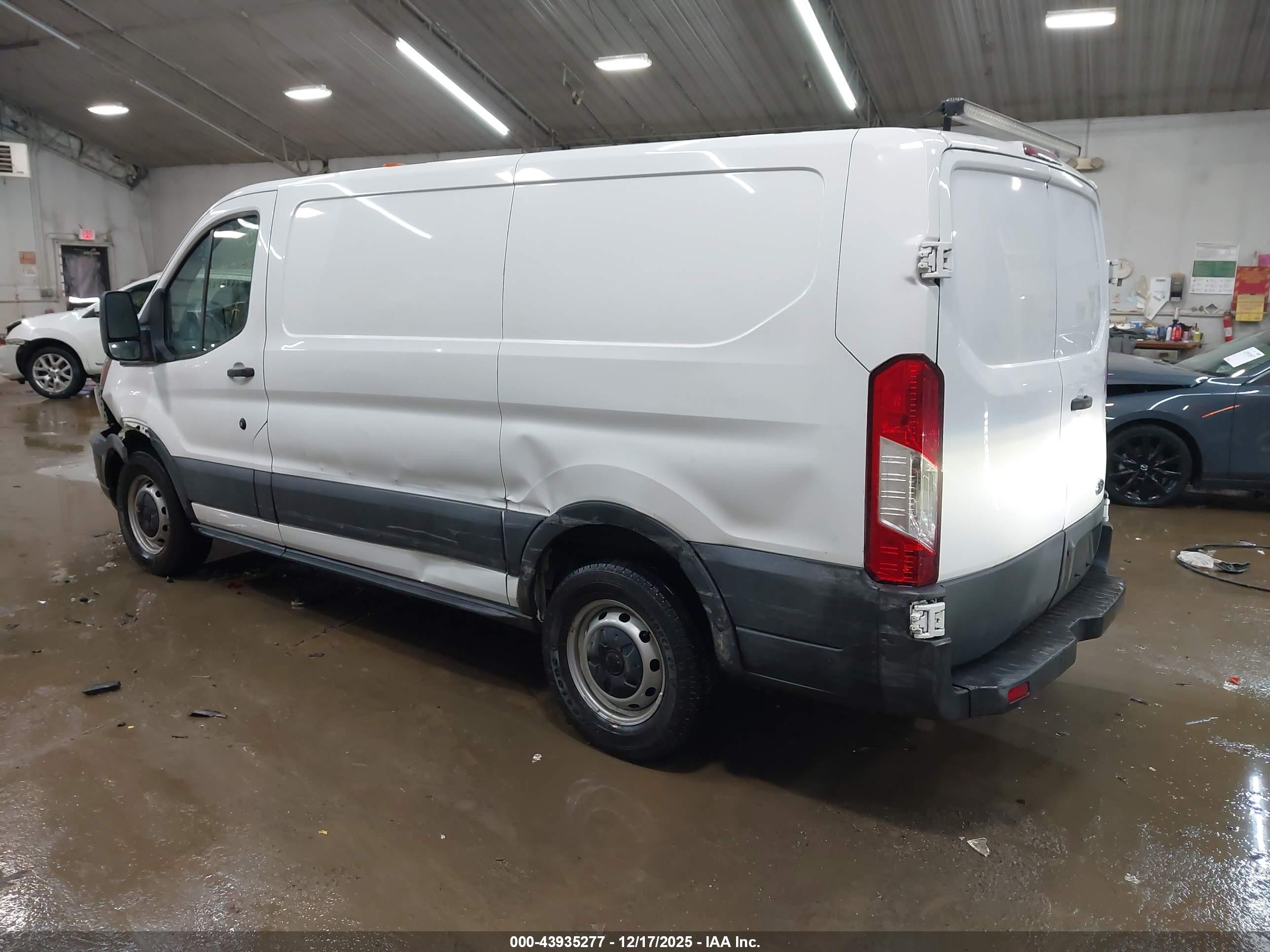 FORD TRANSIT image 3