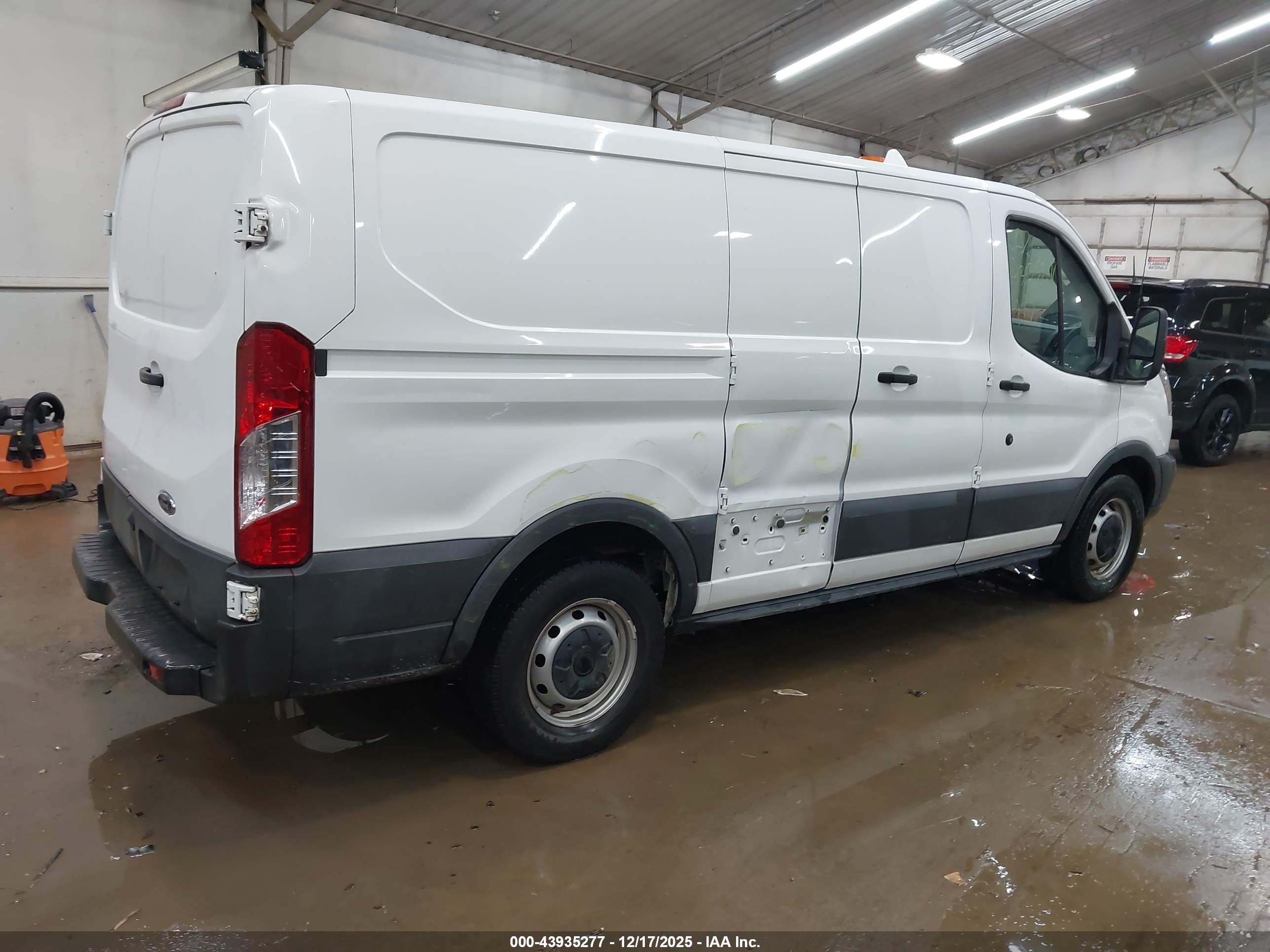 FORD TRANSIT image 4