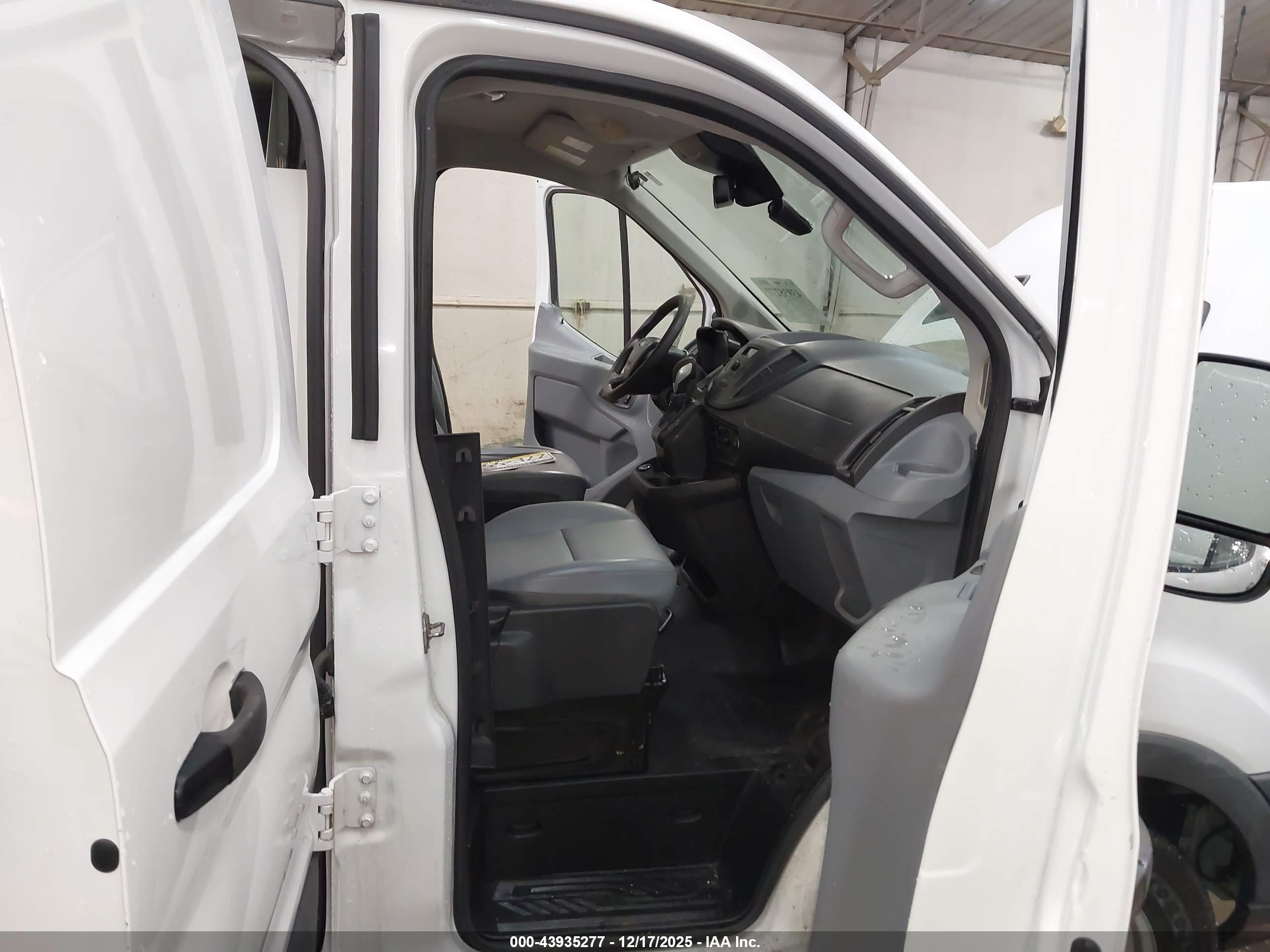 FORD TRANSIT image 5