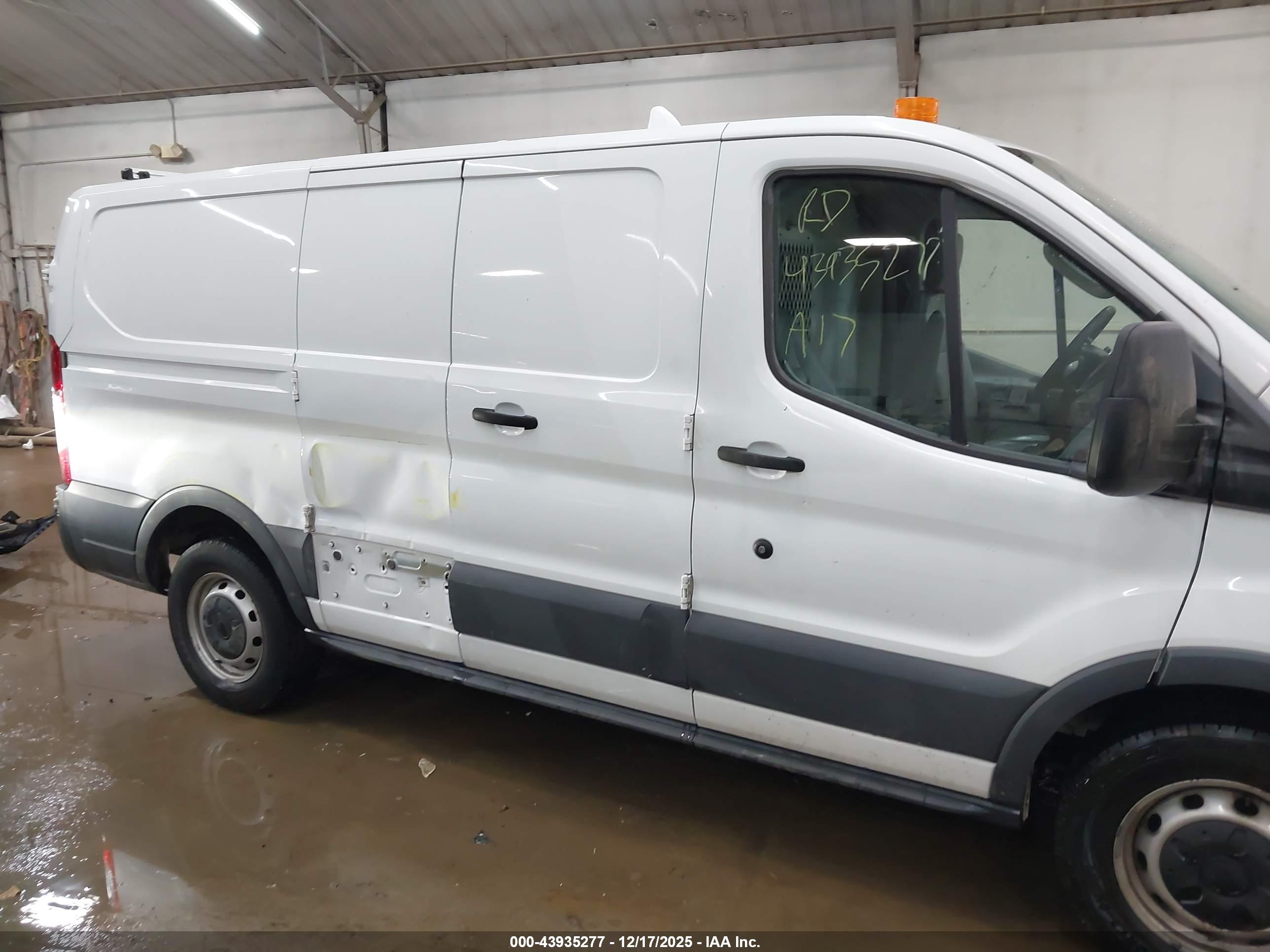 FORD TRANSIT image 6