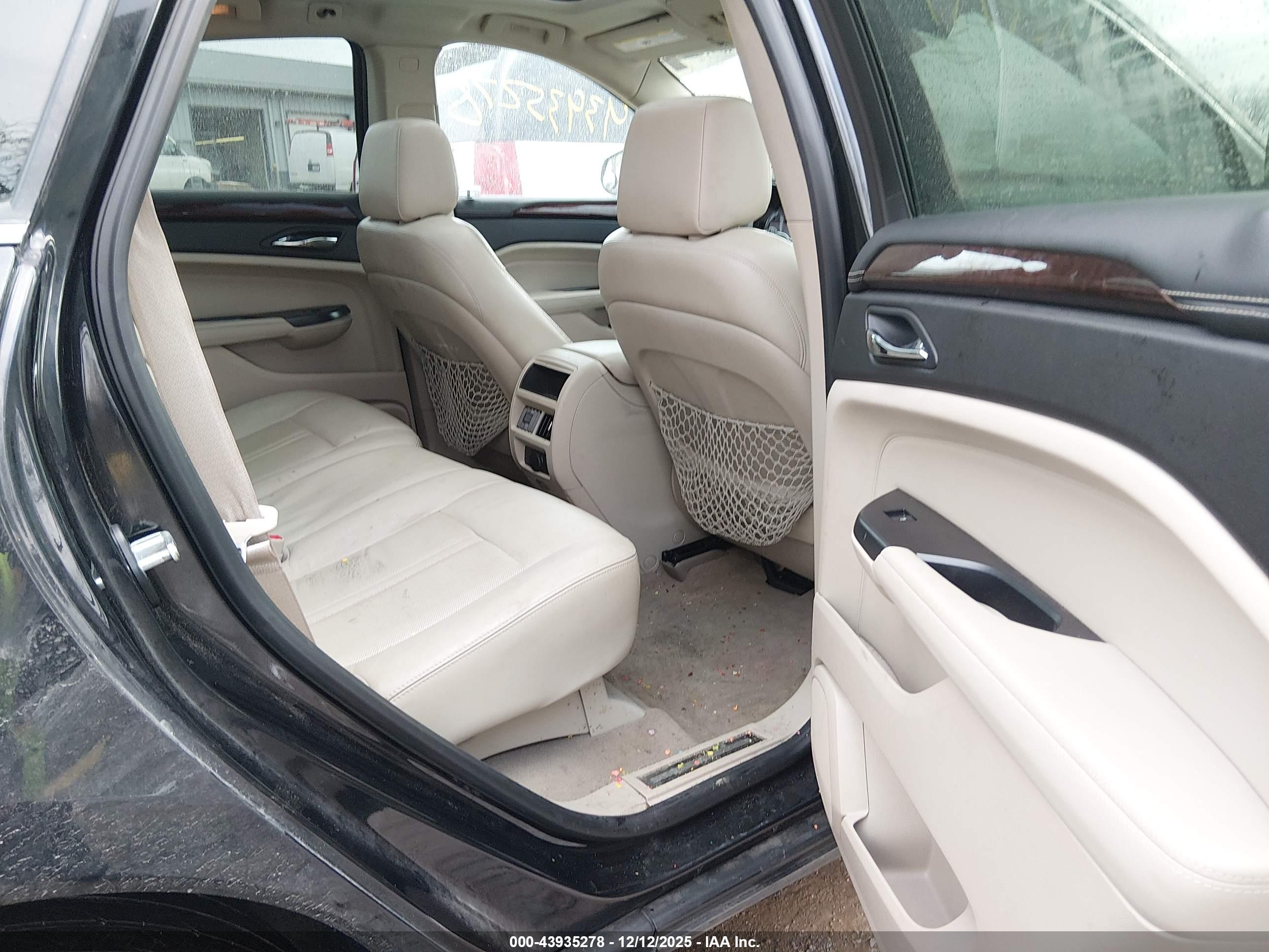 CADILLAC SRX image 8