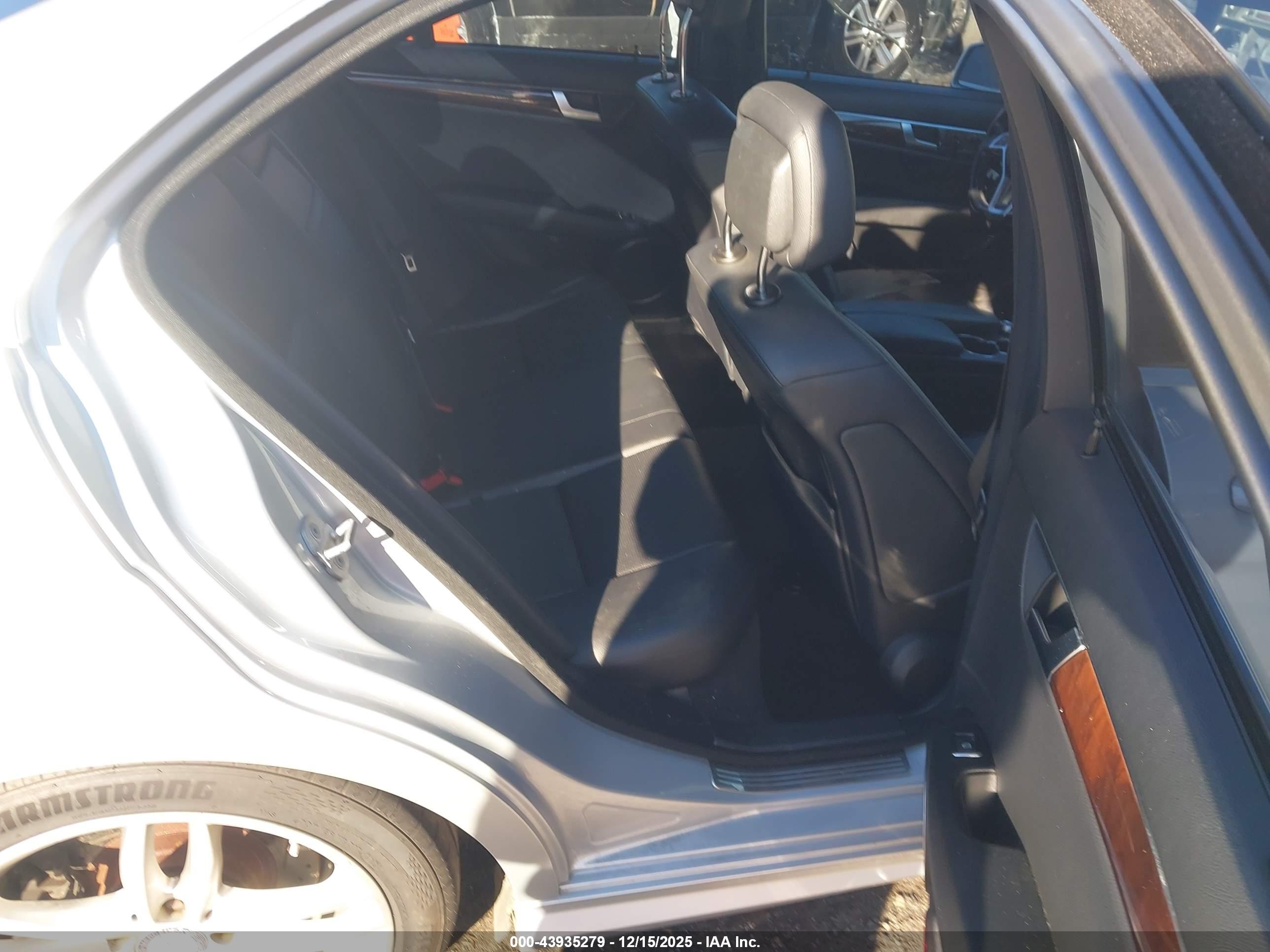 MERCEDES-BENZ C image 8