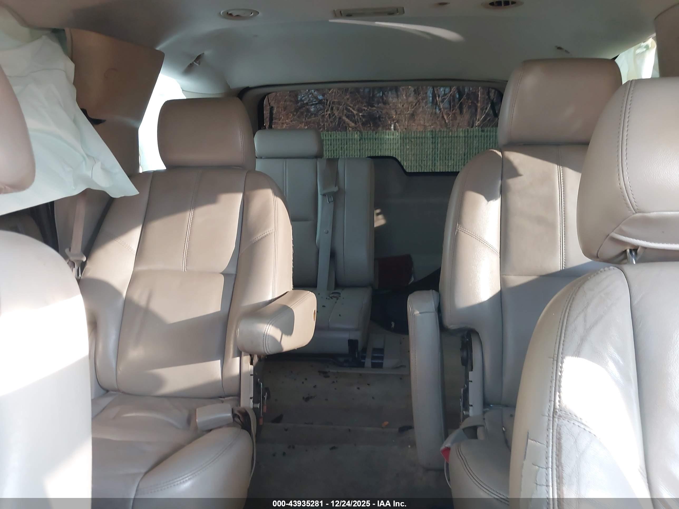 CHEVROLET TAHOE image 8