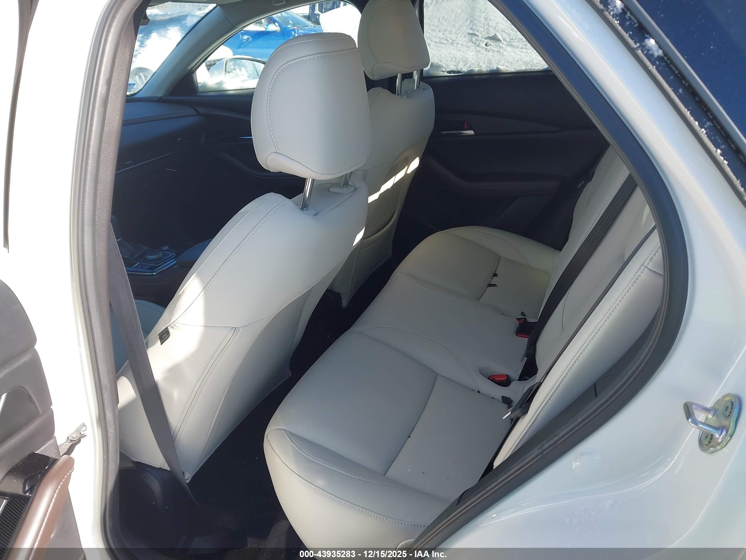 MAZDA CX-30 image 8
