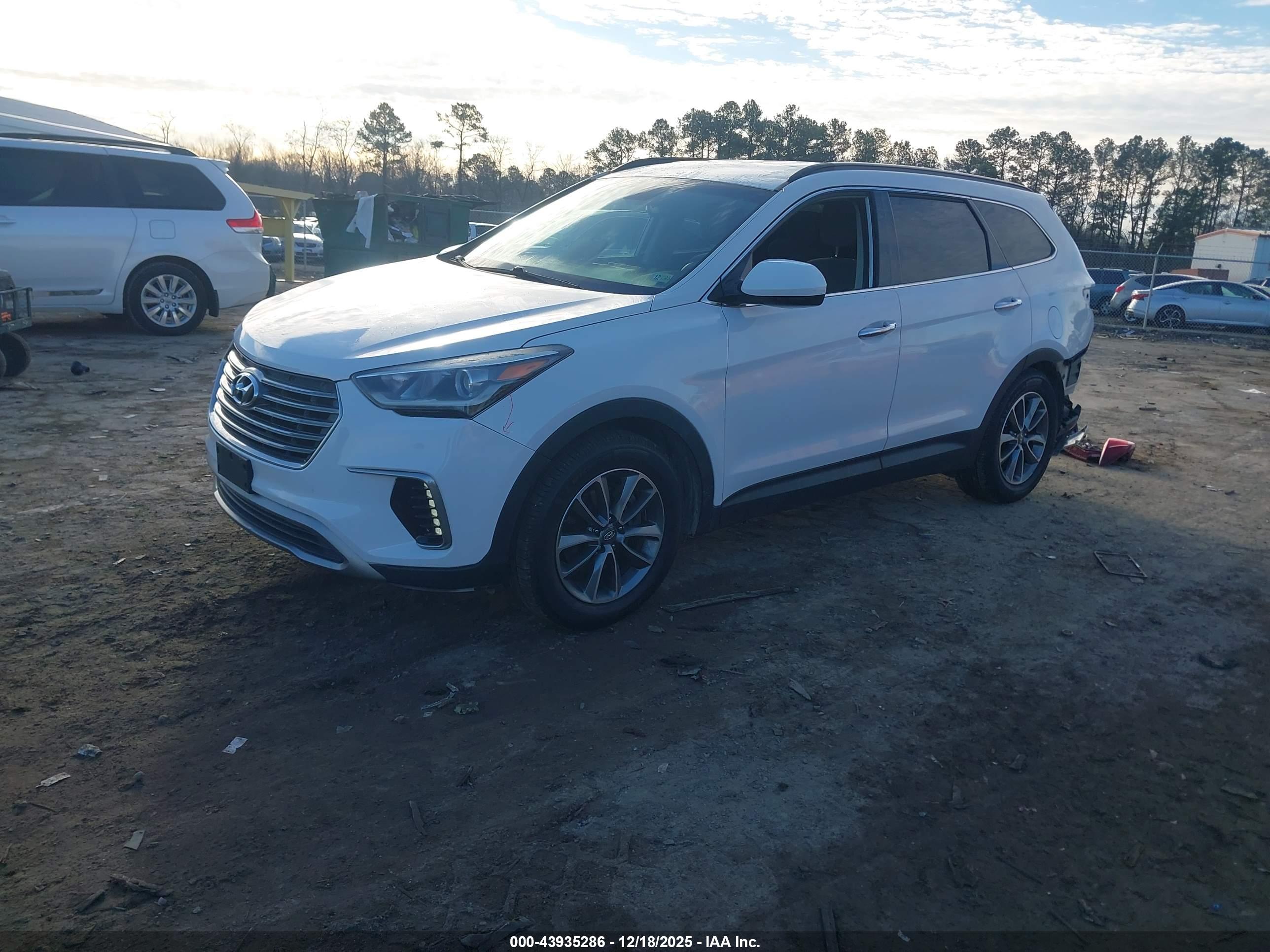 HYUNDAI SANTA image 2