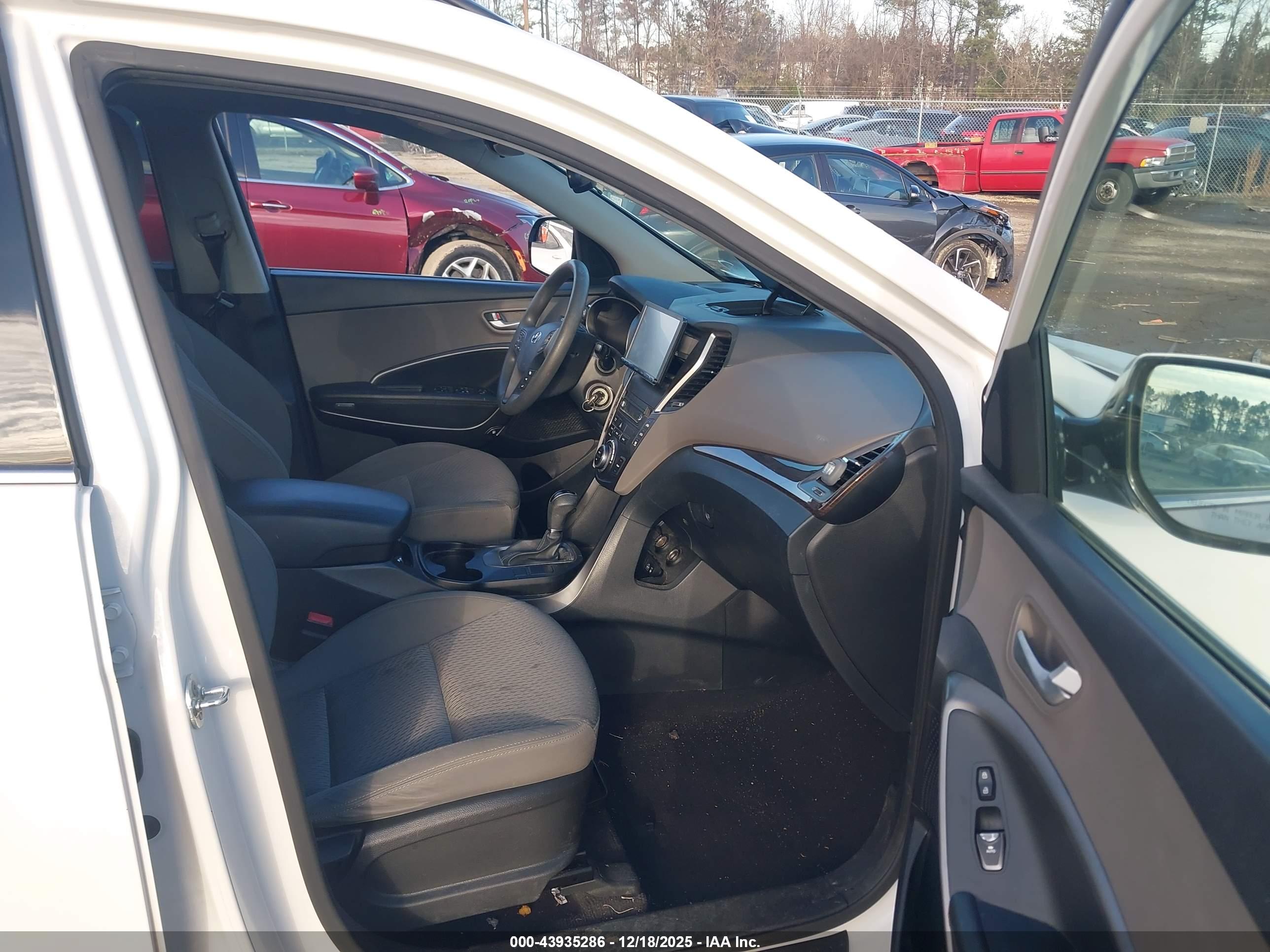 HYUNDAI SANTA image 5