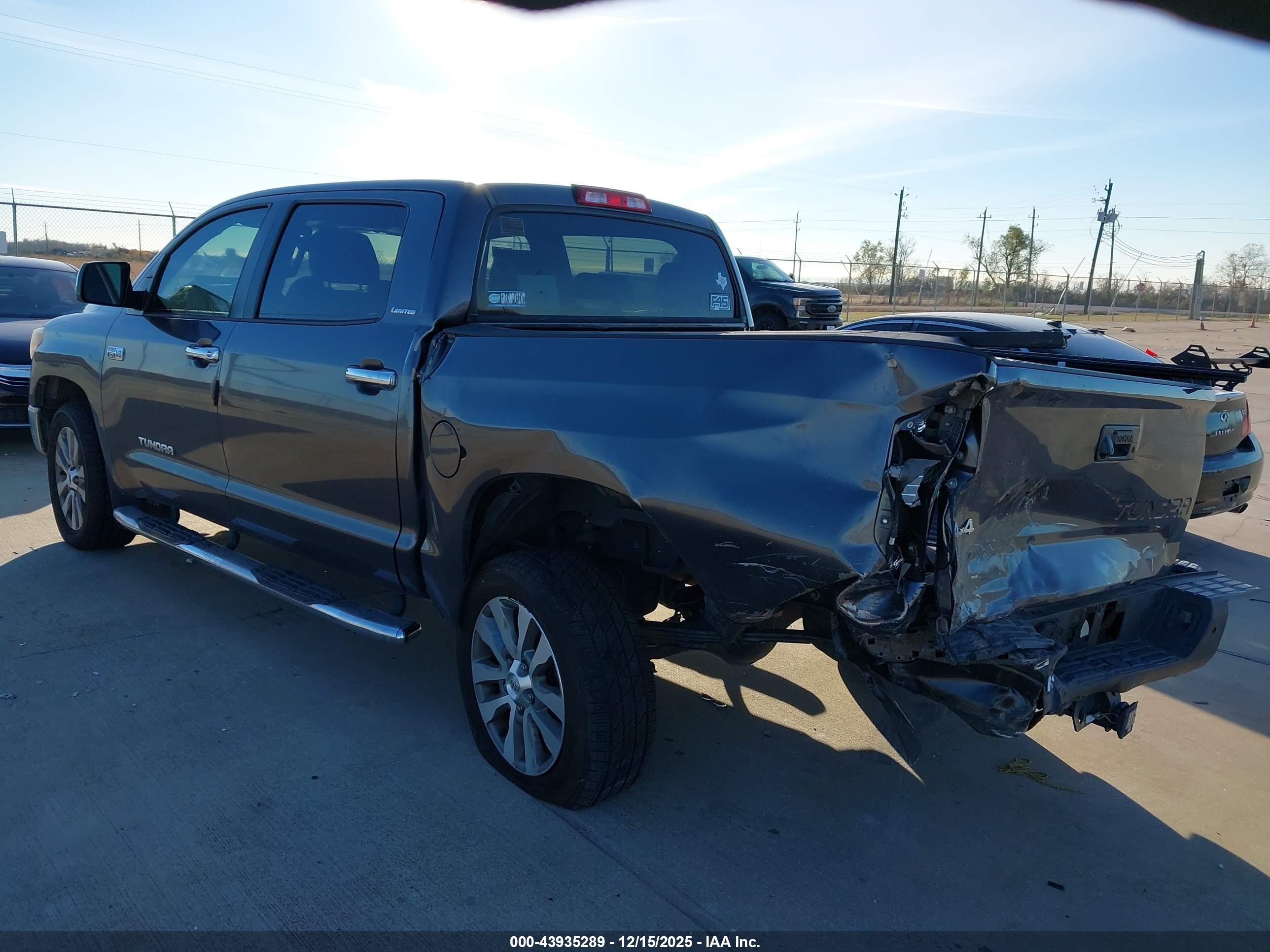 TOYOTA TUNDRA image 3