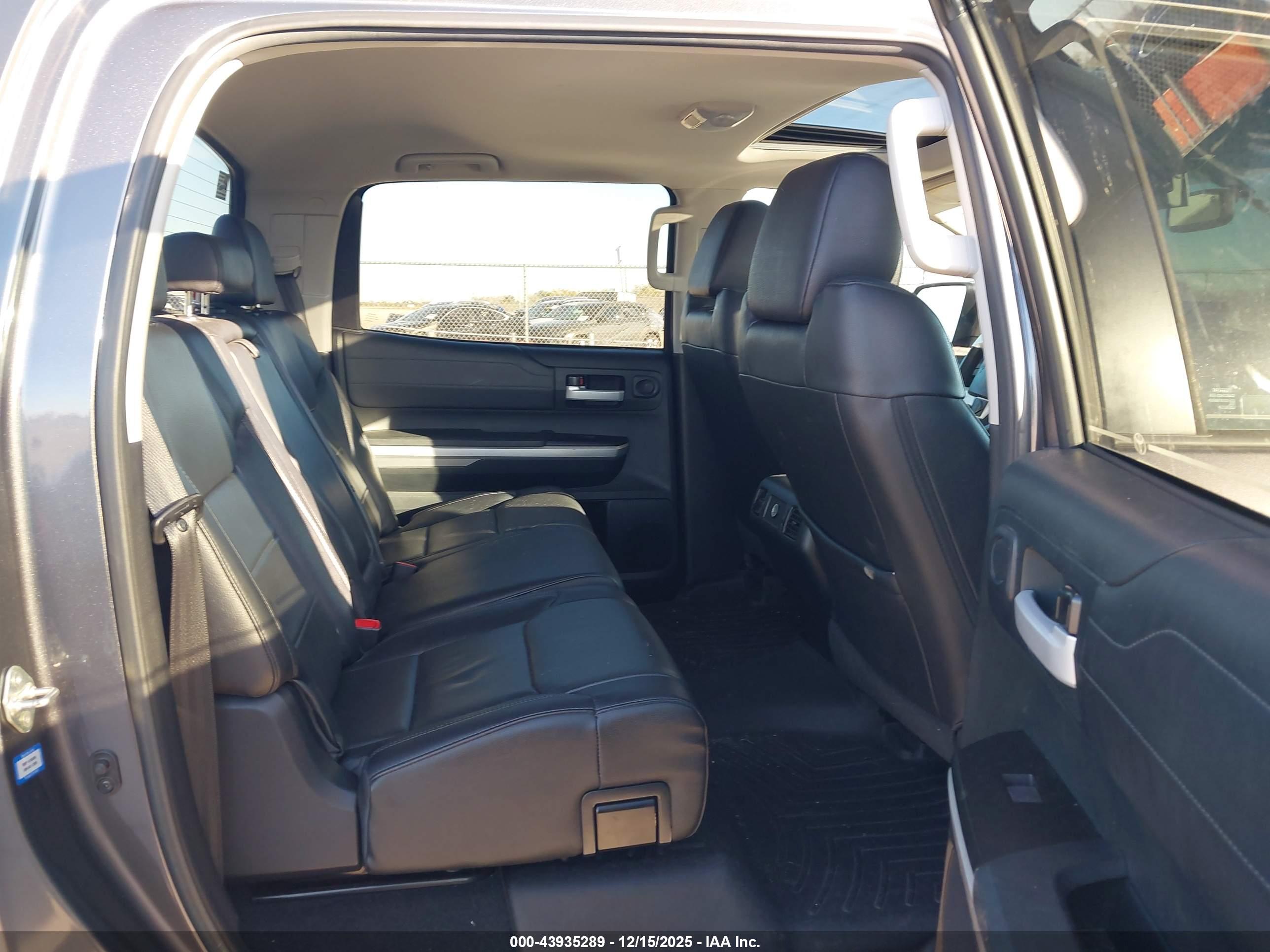 TOYOTA TUNDRA image 8