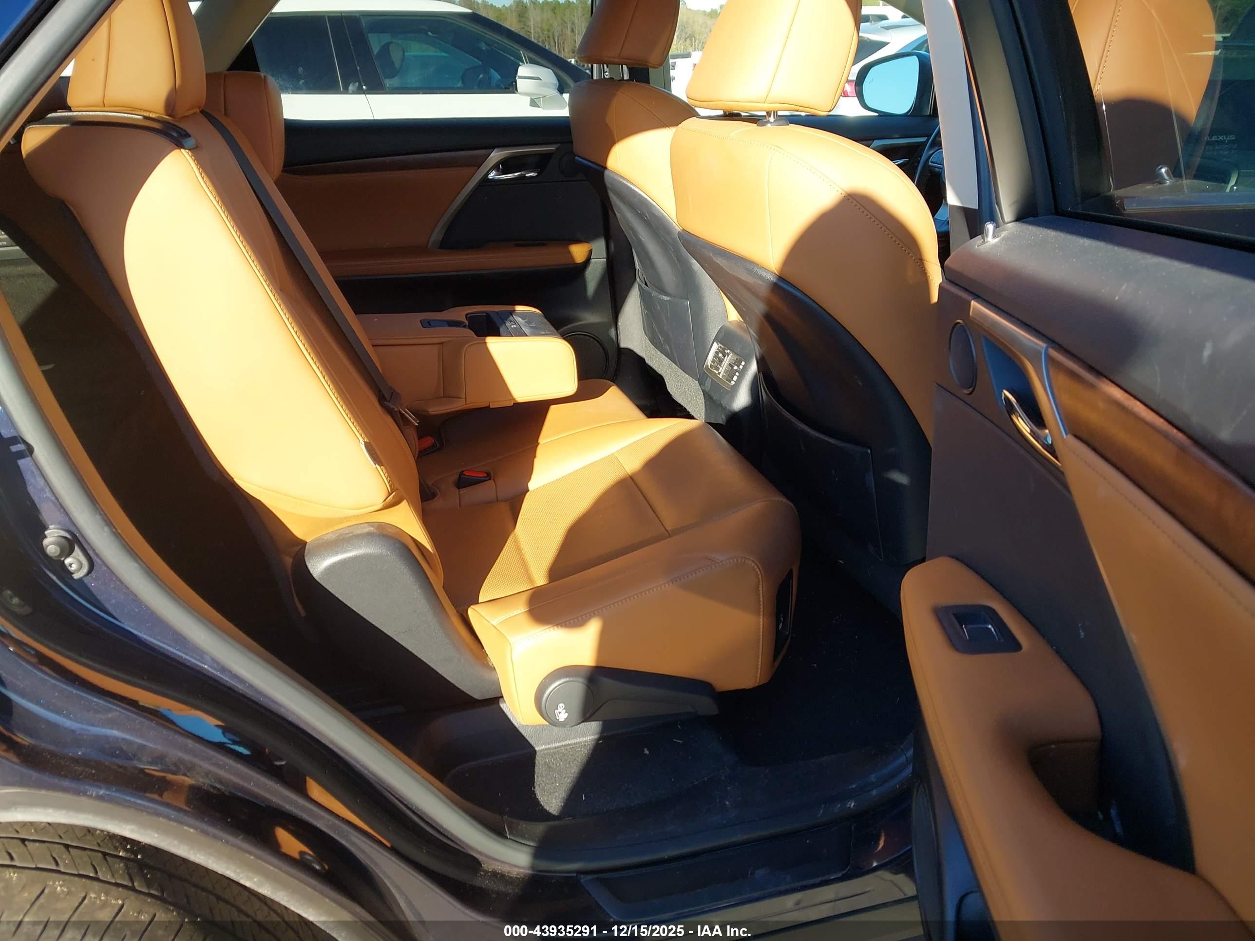 LEXUS RX image 8