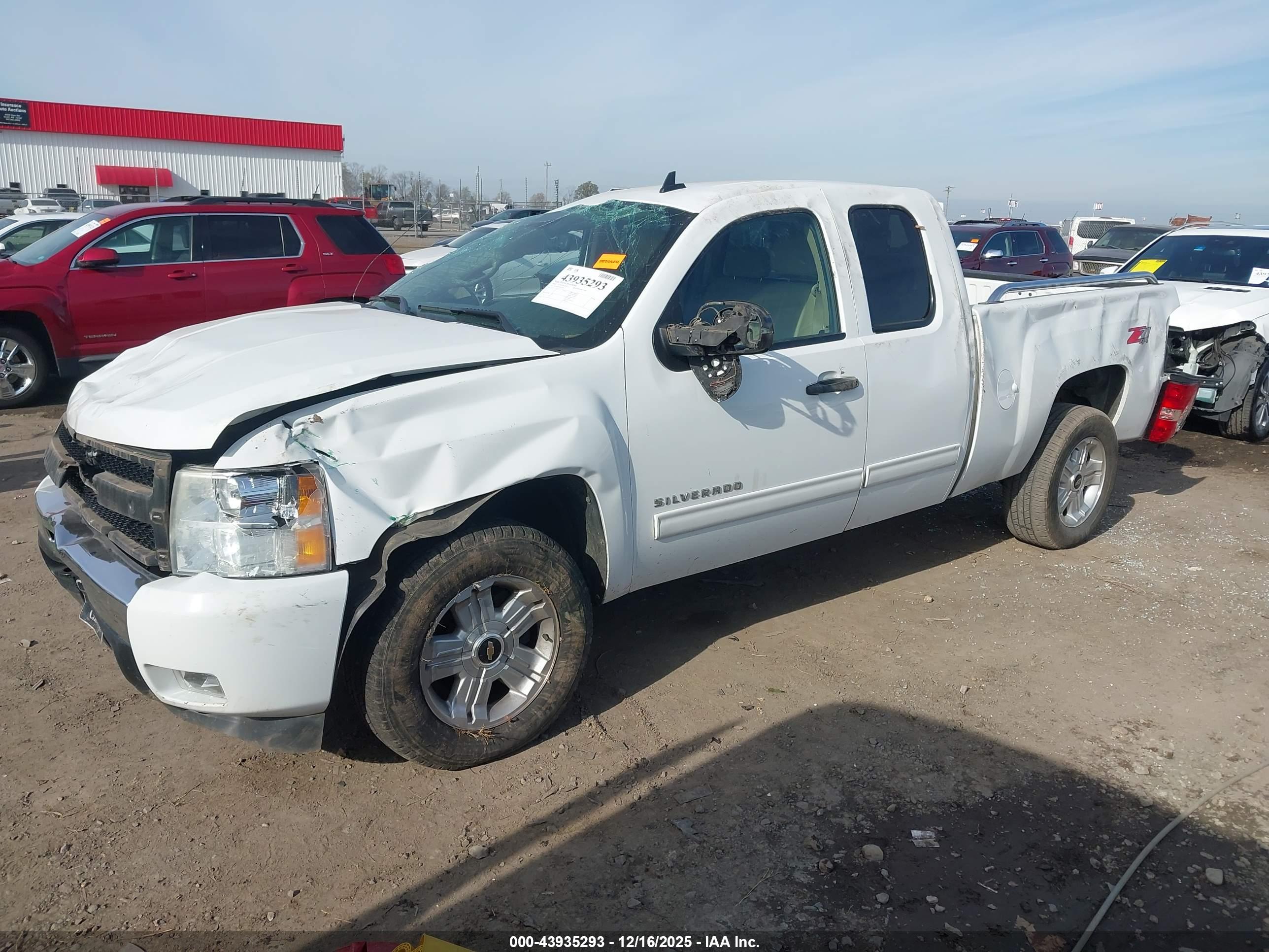CHEVROLET SILVERADO image 2