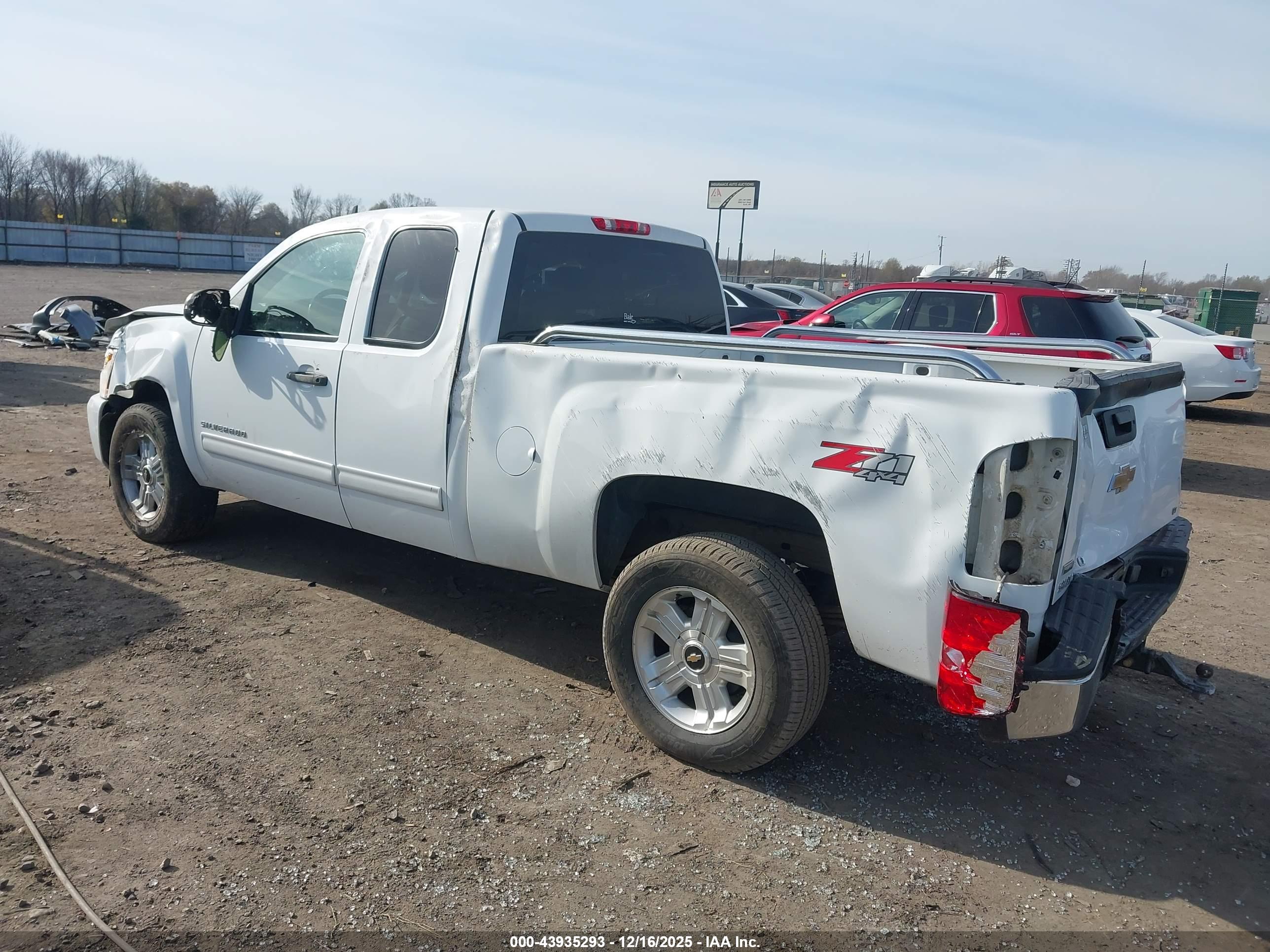 CHEVROLET SILVERADO image 3
